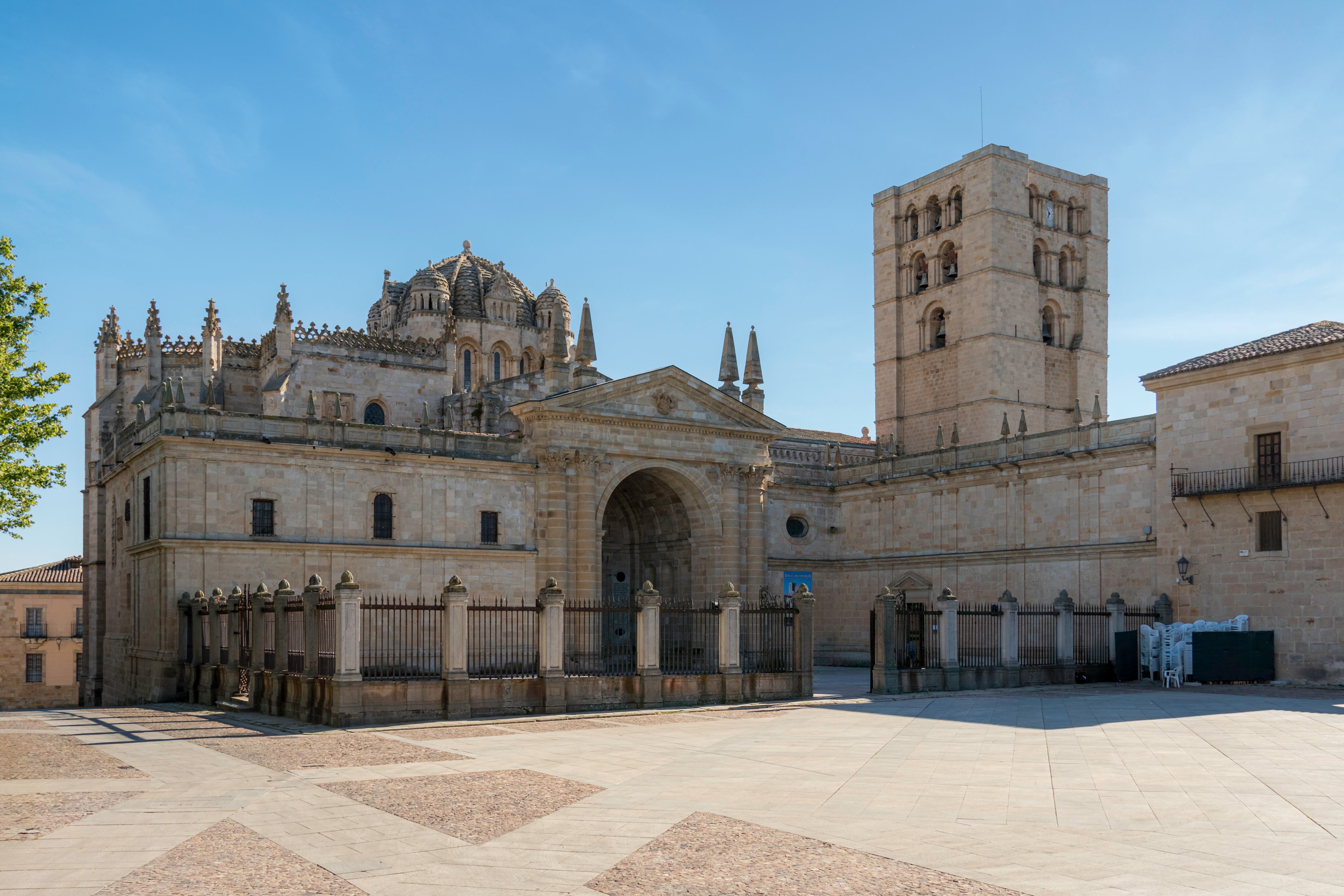 Catedral de San Salvador, en Zamora (Wikimedia).