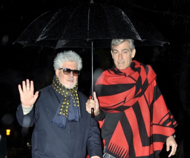 Pedro Almodóvar y Fernando Iglesias Mas en noviembre del 2018 en el estreno de 'Arde Madrid'. GETTY