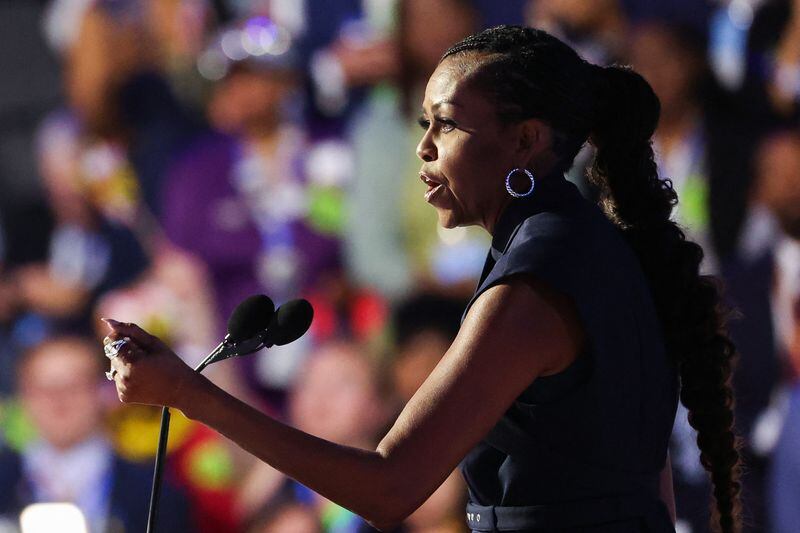 La ex primera dama de Estados Unidos, Michelle Obama, habla durante el segundo día de la Convención Nacional Demócrata, en Chicago, Illinois, Estados Unidos. 20 de agosto de 2024. REUTERS/Brendan Mcdermid