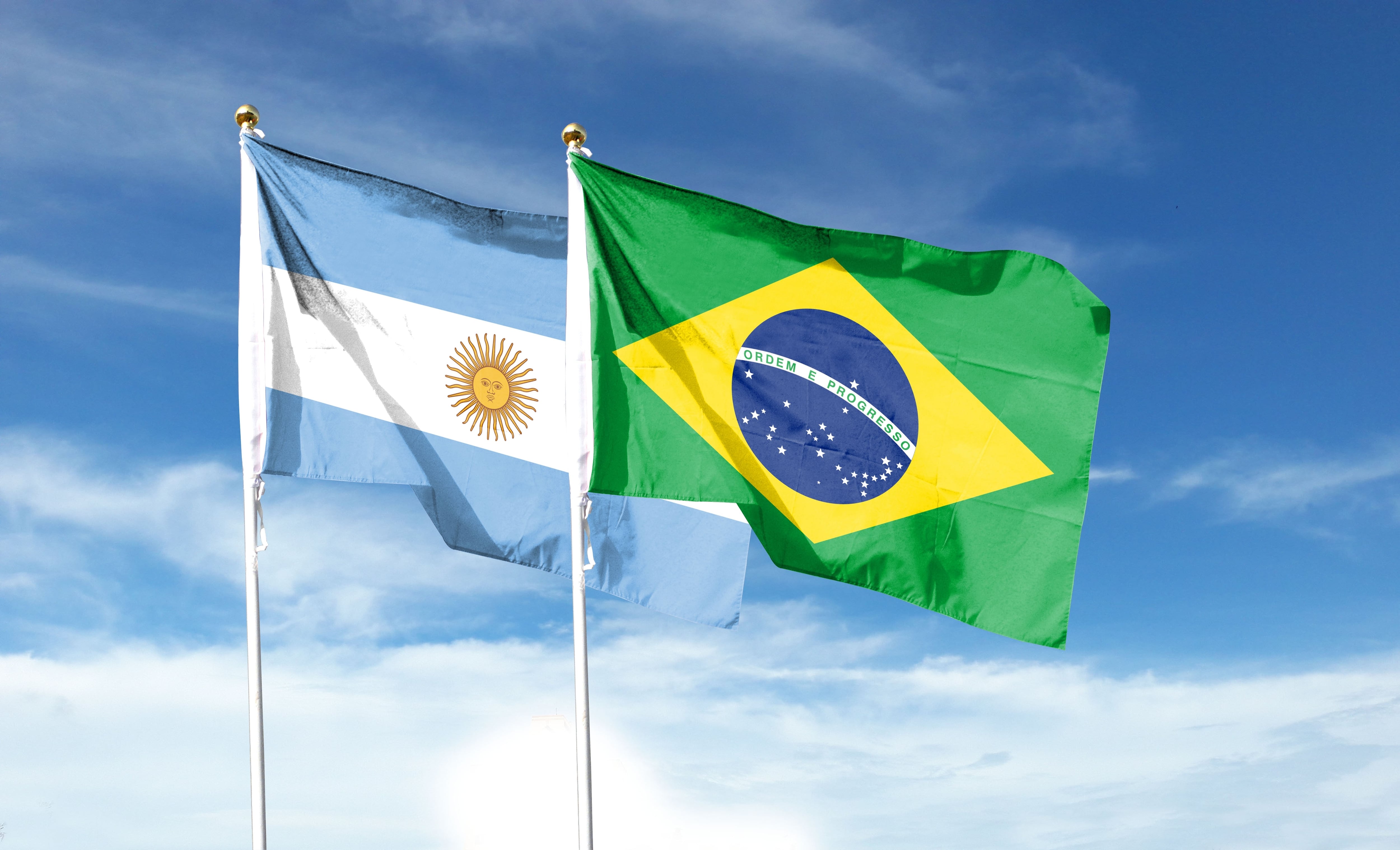 Banderas de Argentina y Brasil.