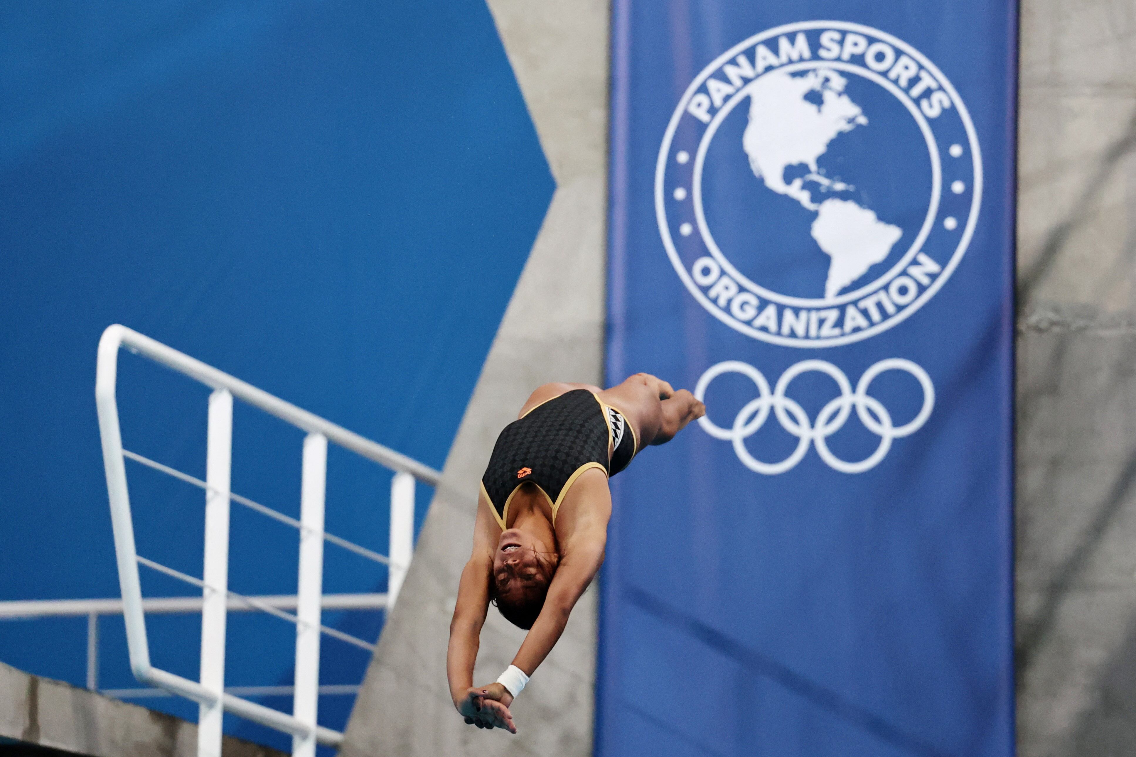 Pan-Am Games - Santiago 2023 - Diving - Centro Acuatico, Santiago, Chile - October 20, 2023 Mexico's Alejandra Estudillo in action during the Women's 10m Platform Preliminary REUTERS/Luisa Gonzalez