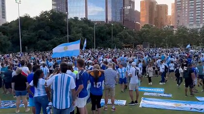 El multitudinario banderazo de los hinchas argentinos en Houston a horas del juego ante Ecuador por los cuartos de la Copa América
