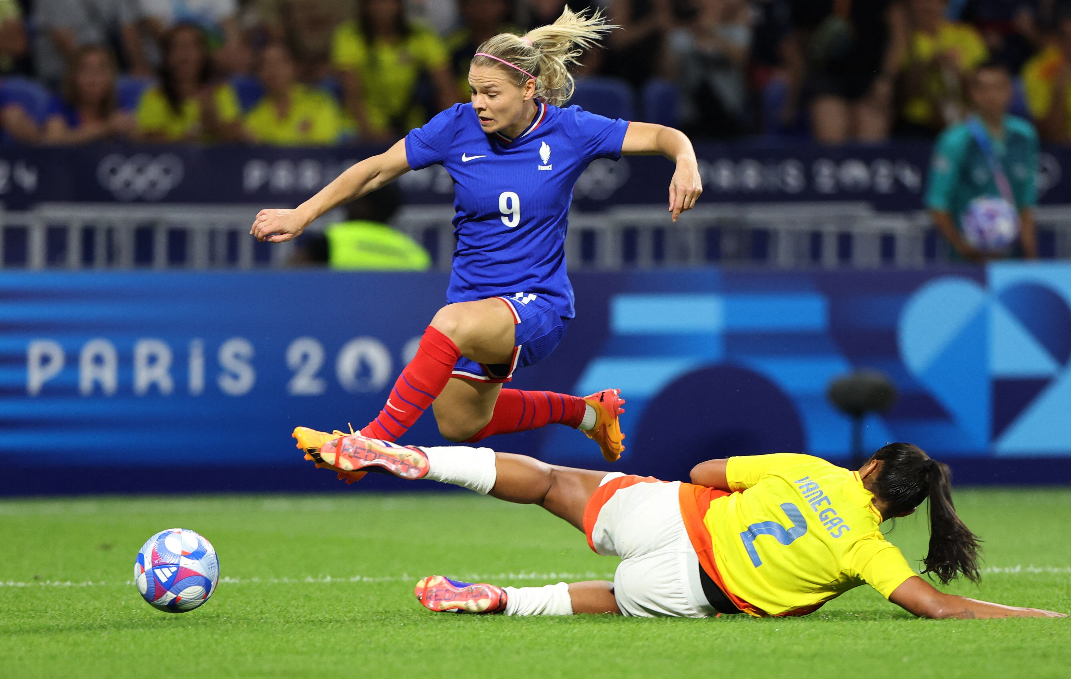 Francia también ganó en fútbol femenino: fue 3 a 2 ante Colombia. Foto: REUTERS/Nir Elias