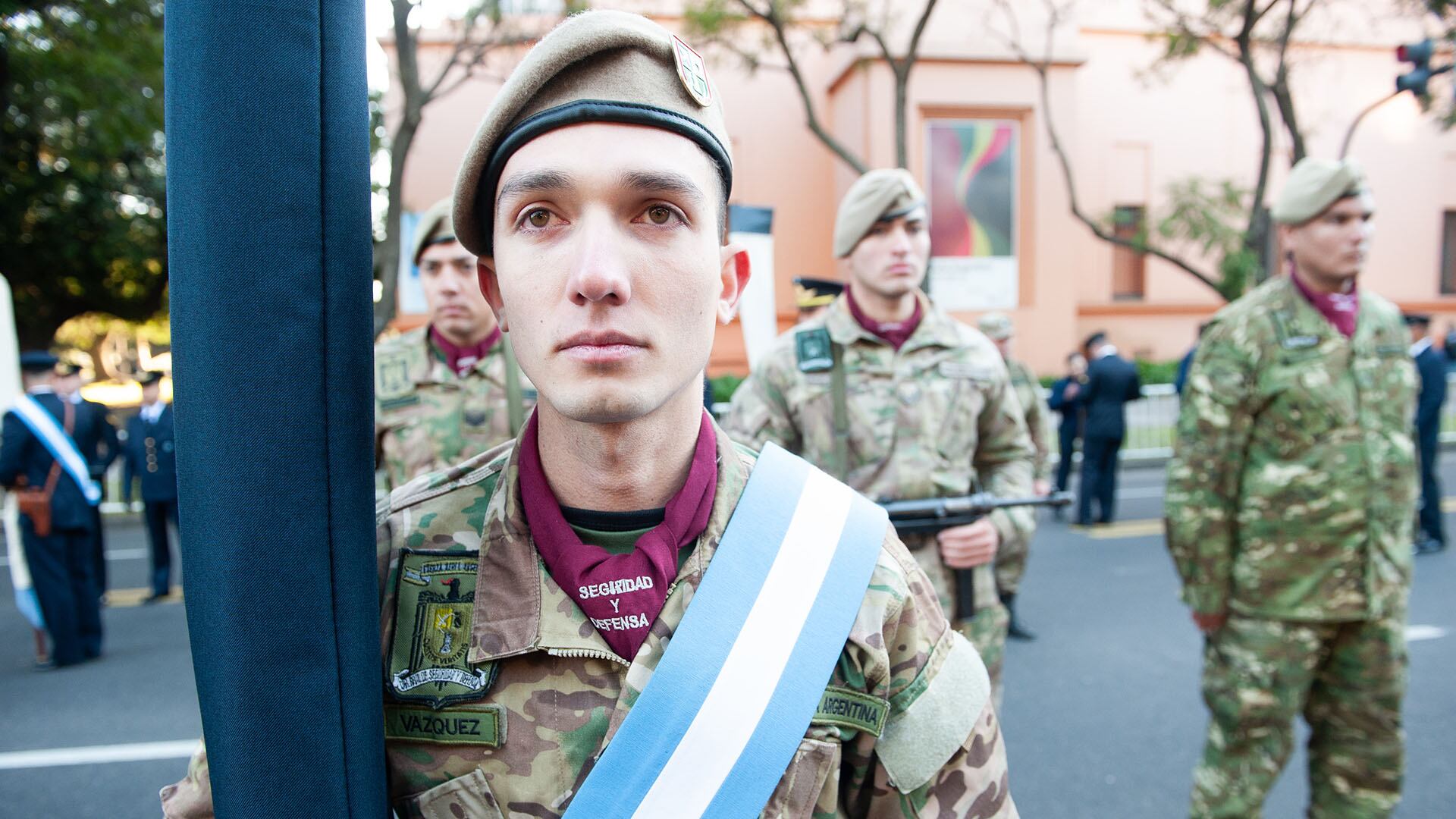 Desfile militar por el 9 de Julio