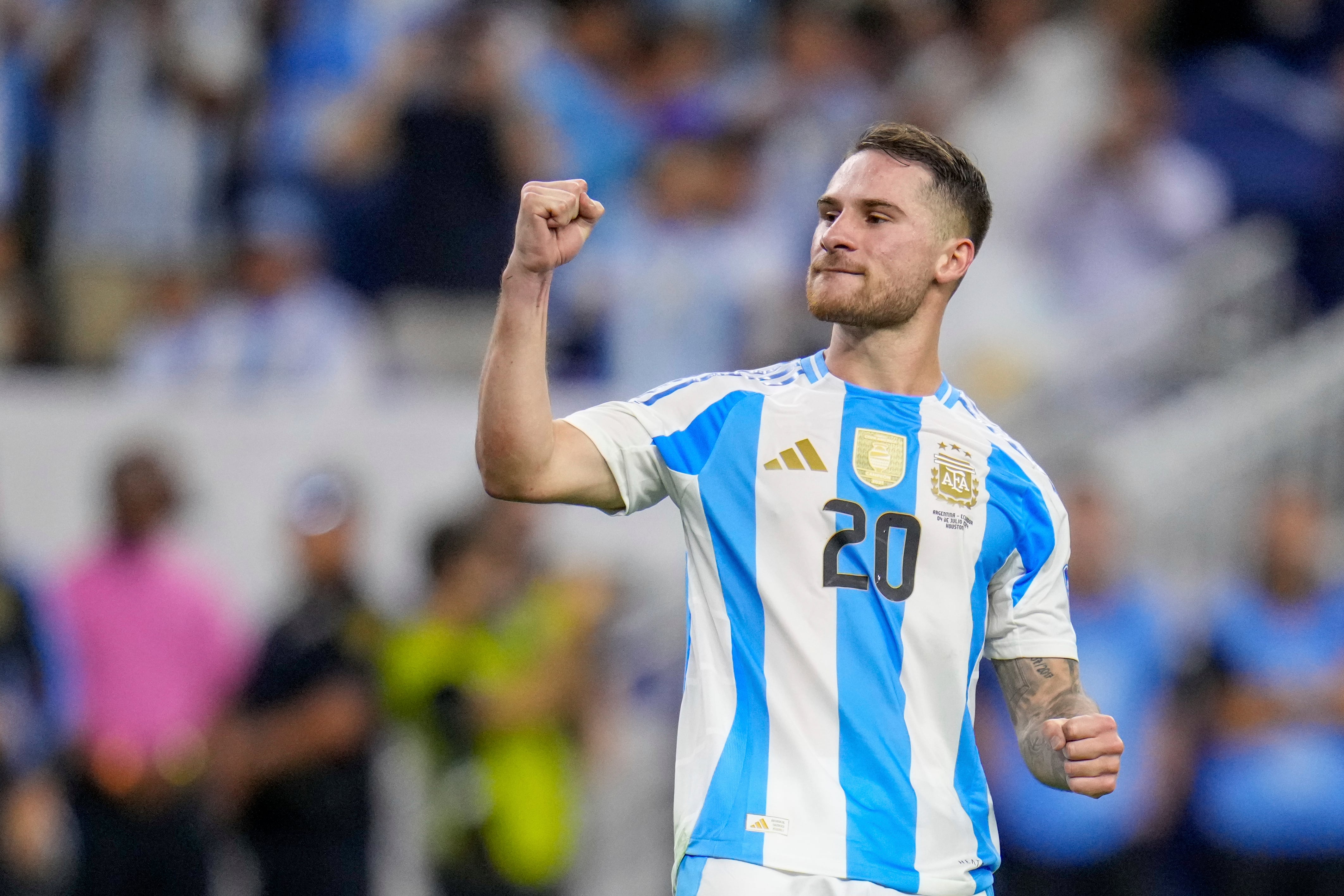 Alexis Mac Allister tras anotar en la tanda de penales ante Ecuador, en el duelo de cuartos de final de la Copa América, disputado el jueves 4 de julio de 2024, en Houston (AP Foto/Julio Cortez)