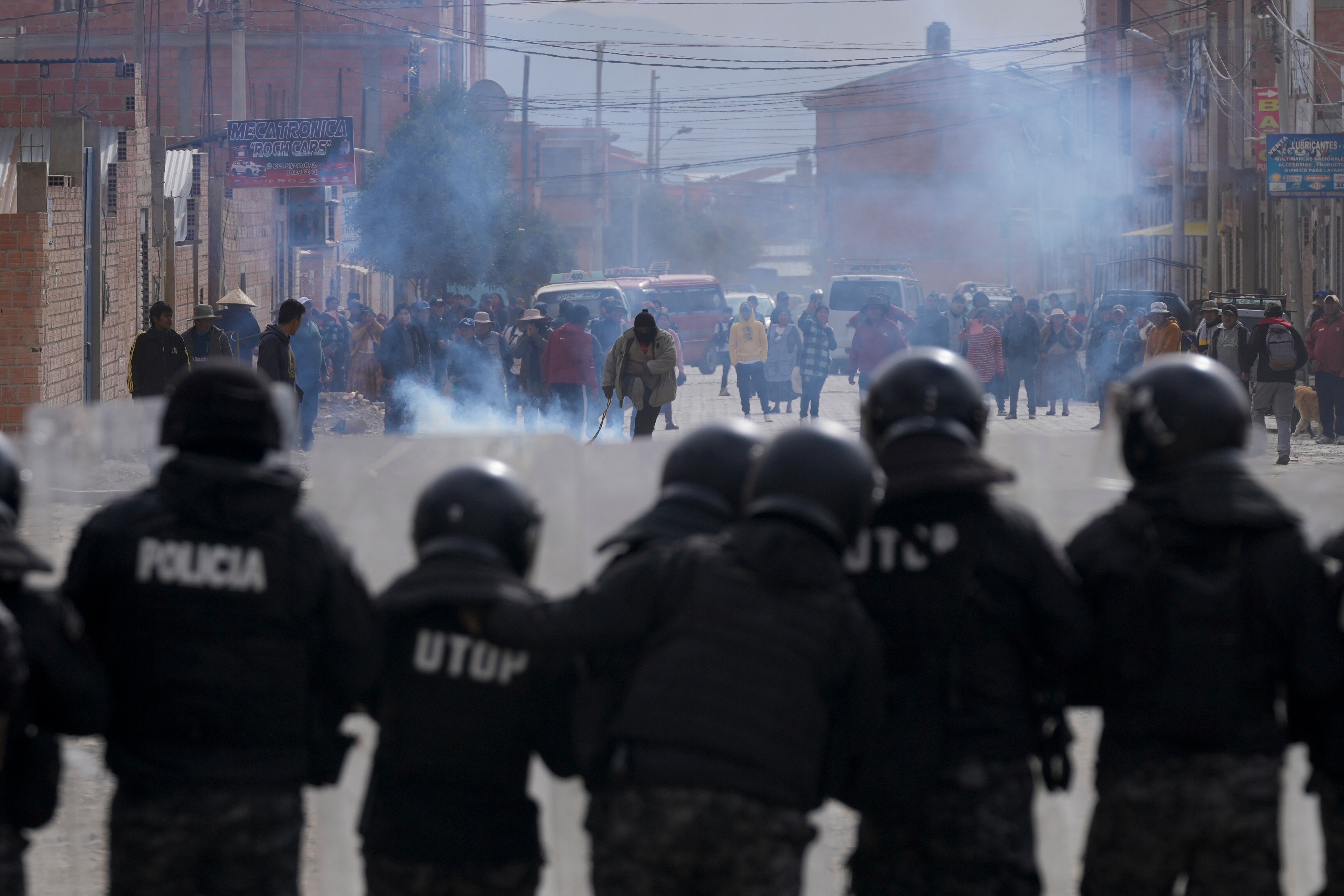 Violentos enfrentamientos entre simpatizantes de Luis Arce y Evo Morales en plena marcha contra el Gobierno de Bolivia