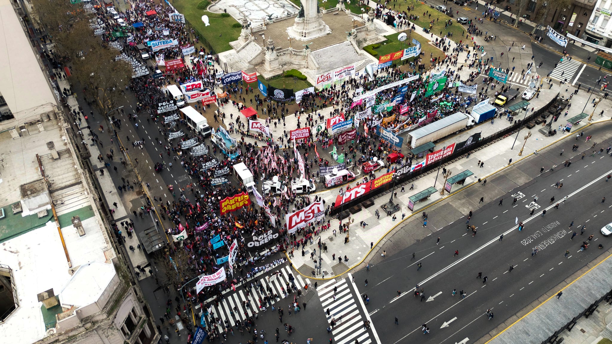 DRONE - Plaza del Congreso - Debate en Diputados por el veto de Javier Milei a la reforma jubilatoria