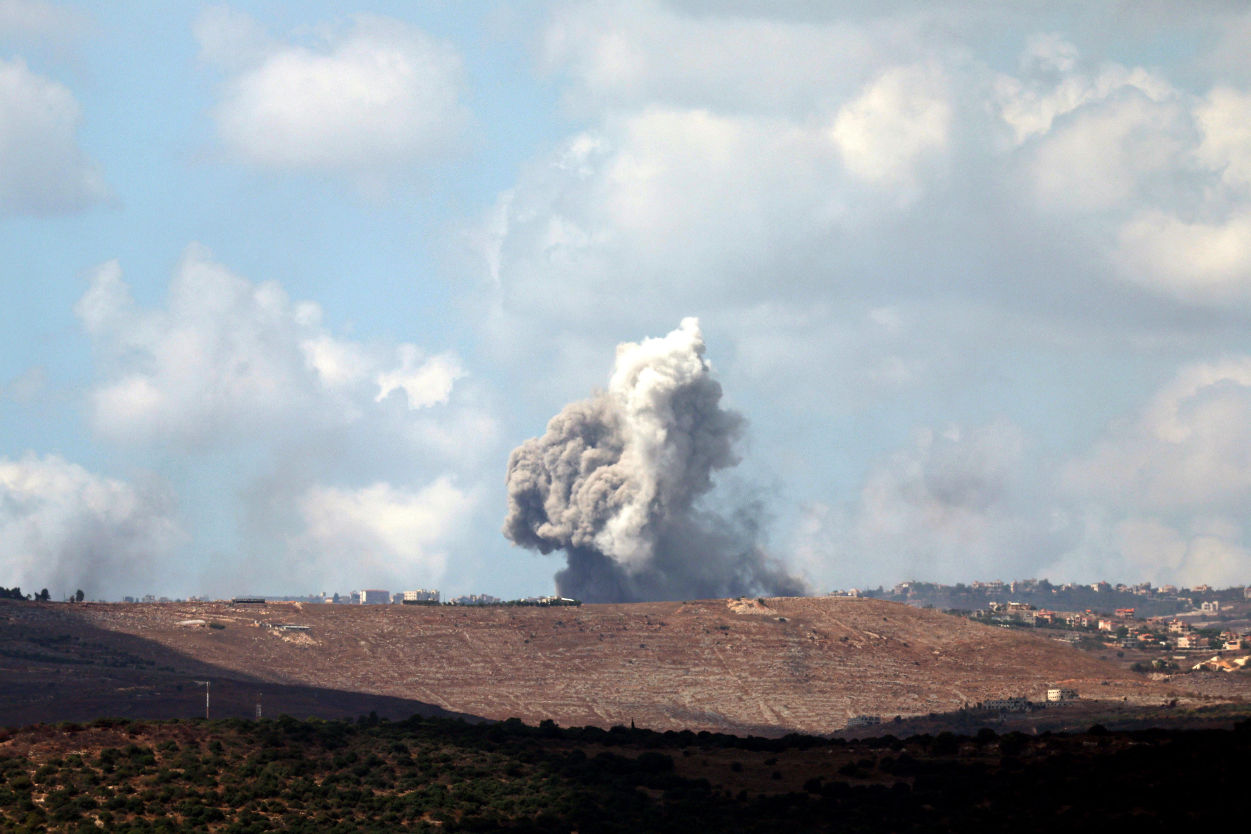 Las Fuerzas de Defensa de Israel destruyeron más de 70 objetivos terroristas de Hezbollah en el sur y el este de Líbano (EFE/ATEF SAFADI) 