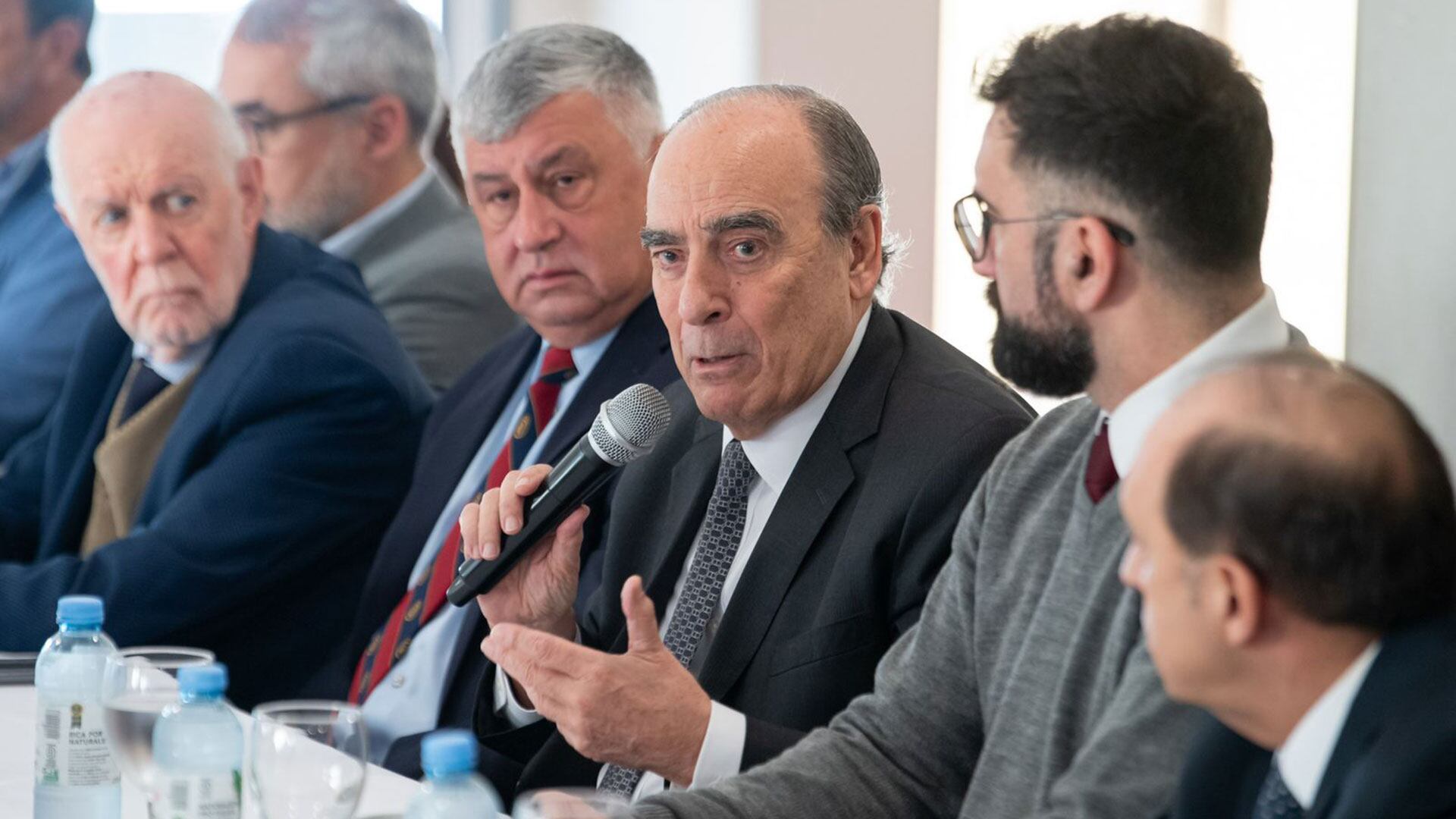 desayuno Guillermo Francos con empresarios en la Fundación Libertad