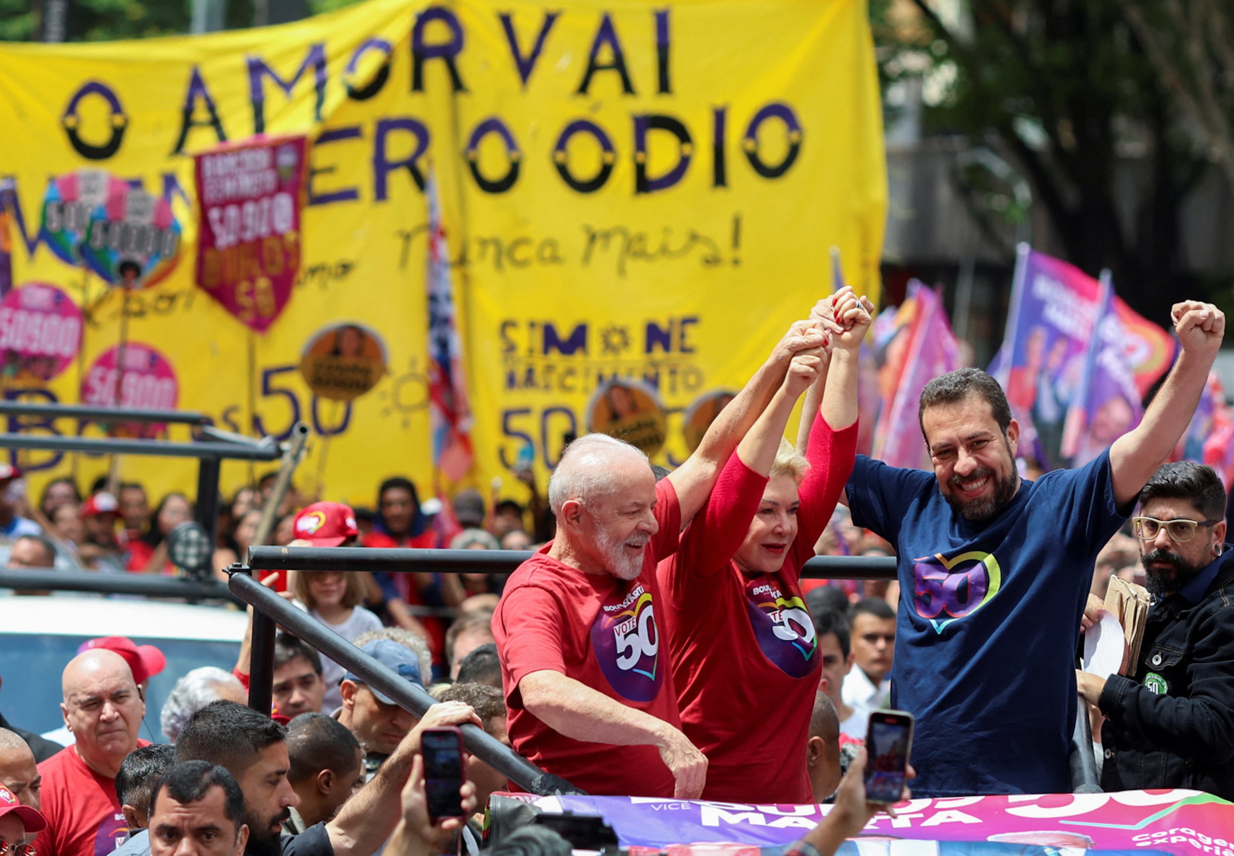 Lula recorrió la céntrica avenida Paulista con Guilherme Boulos en Sao Paulo (REUTERS)