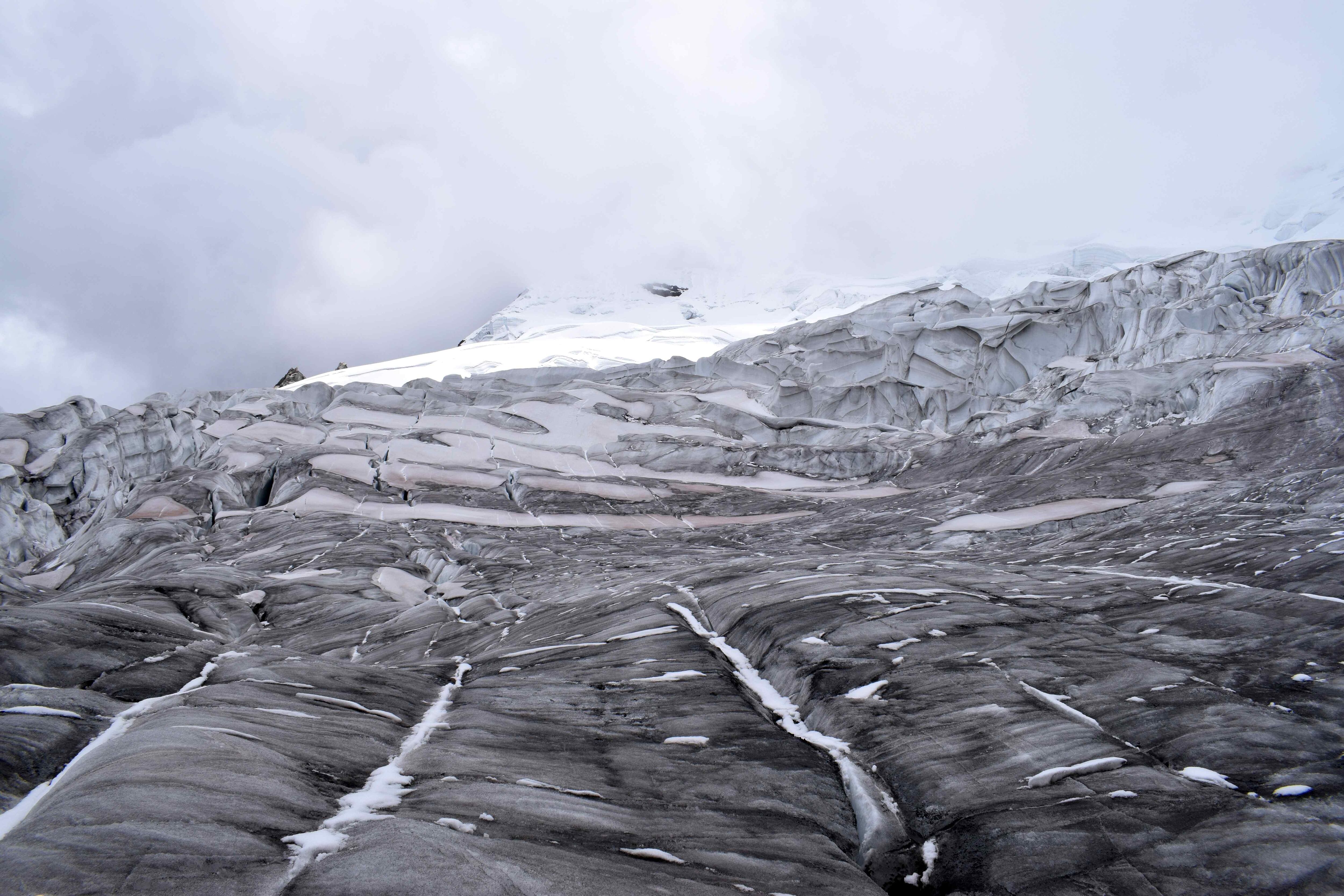 Ya se han ensayos en glaciares a una pequeña escala. Ahora las propuestas de la geoingeniería son más amplias y aún no han sido probadas ni se conocen sus potenciales efectos/ EFE/Wilmer Castillo 