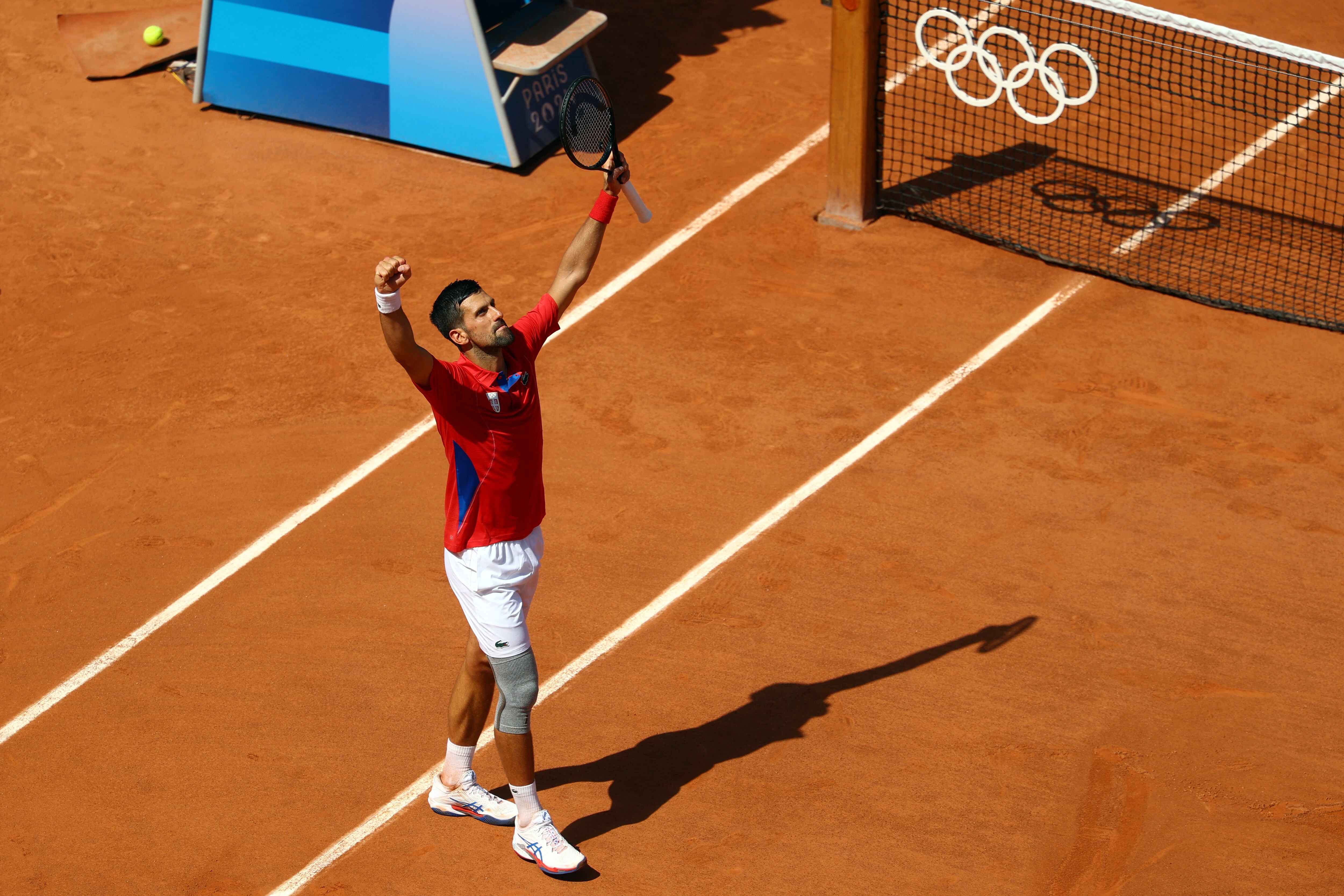 La celebración de Djokovic tras vencer a Nadal (REUTERS/Kai Pfaffenbach)