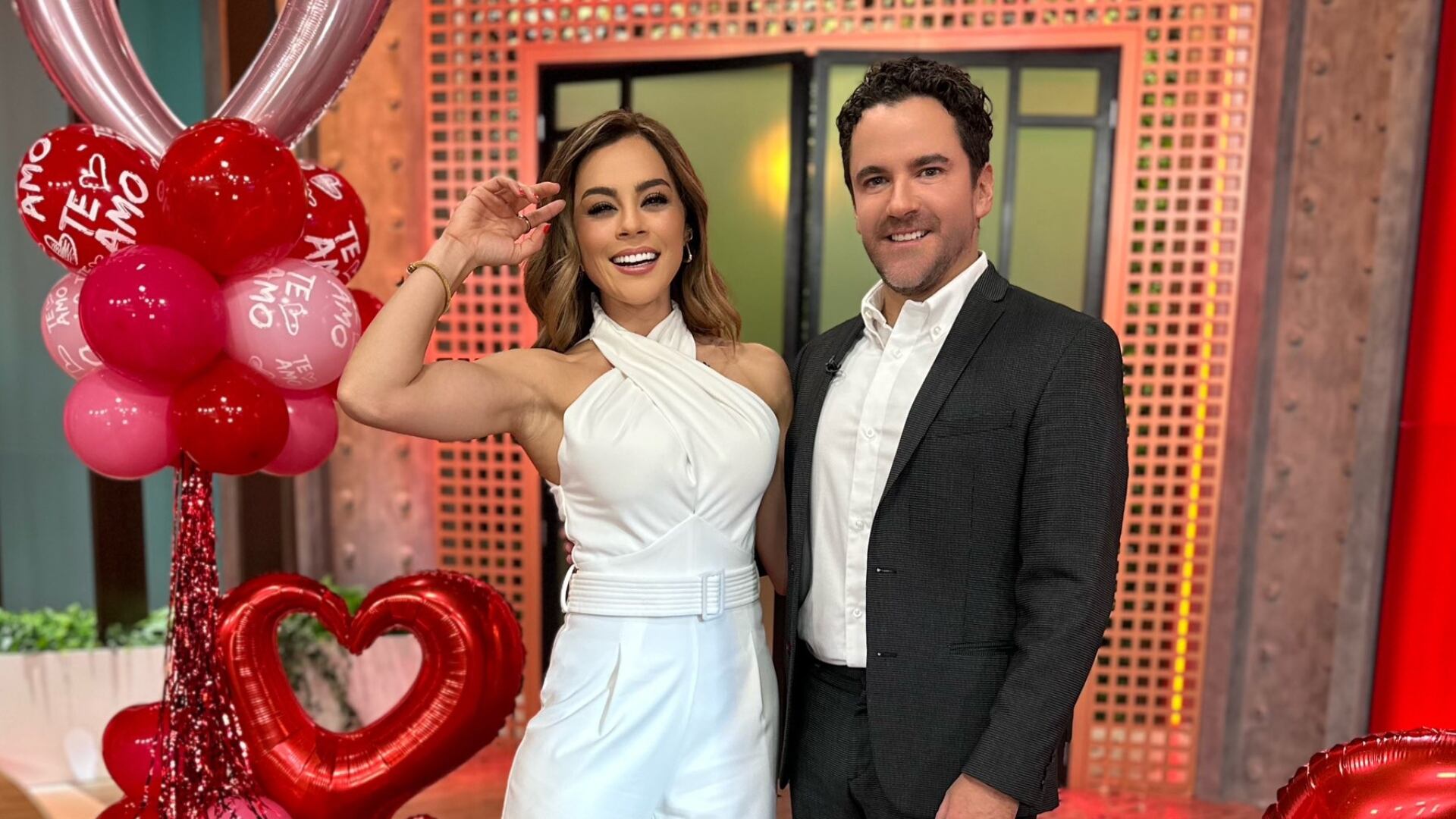 Gaby Ramírez y Mauricio Mancera fueron presentados oficialmente en "Sale el Sol" como los conductores de "Enamorándonos".