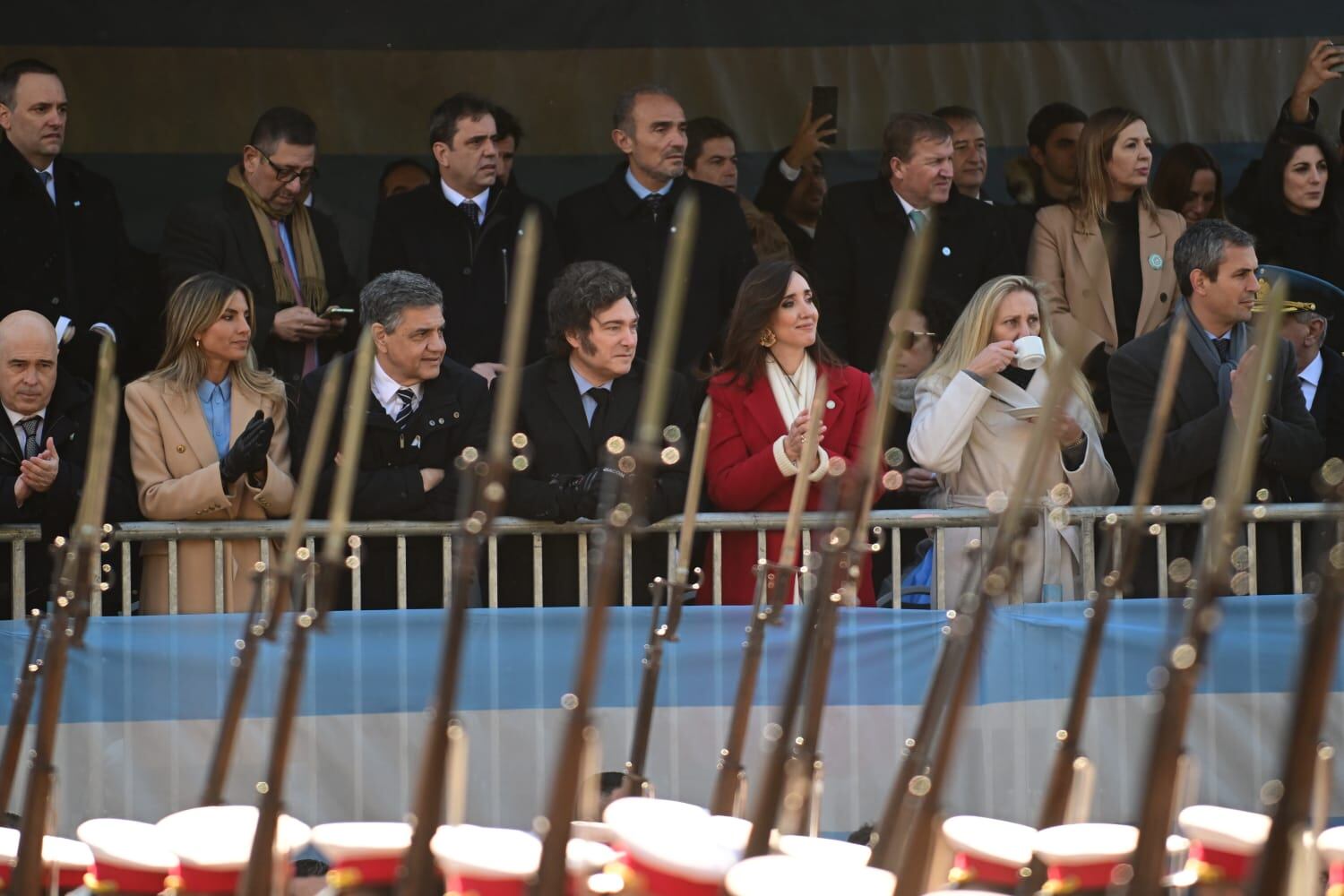 Desfile militar por el 9 de Julio