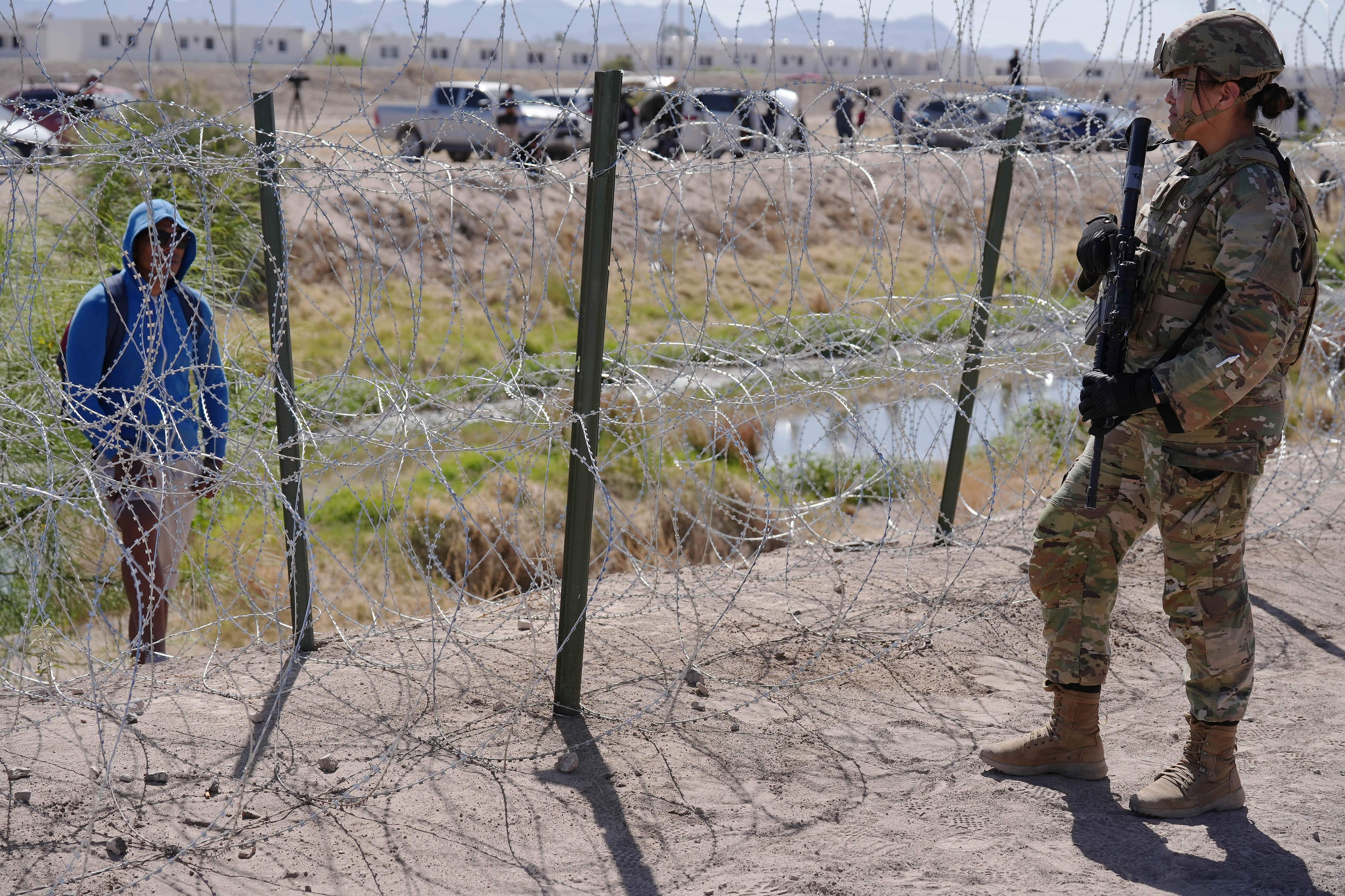 La baja en cruces ilegales refleja el impacto de restricciones asilares y deportaciones coordinadas con países colaboradores. (Europa Press/)
