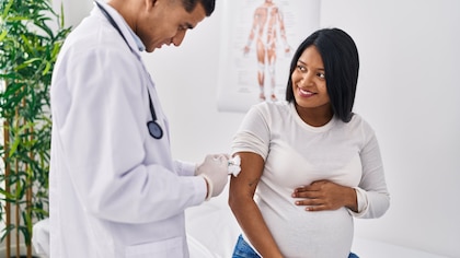 Un estudio mostró que la vacuna contra el virus sincicial respiratorio es segura en la última etapa del embarazo