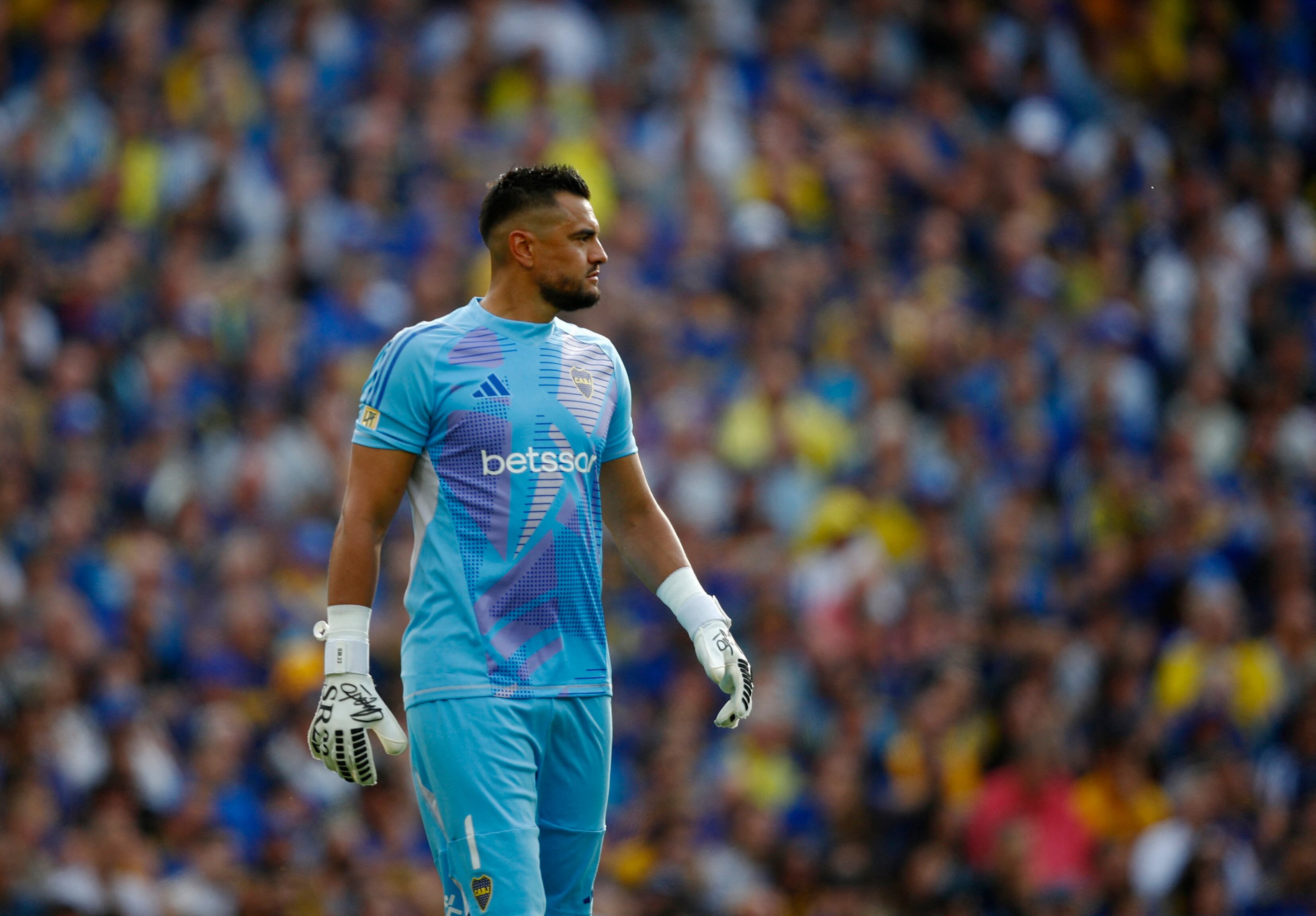 Romero tuvo un ácido cruce con hinchas de Boca (REUTERS/Pedro Lazaro Fernandez)