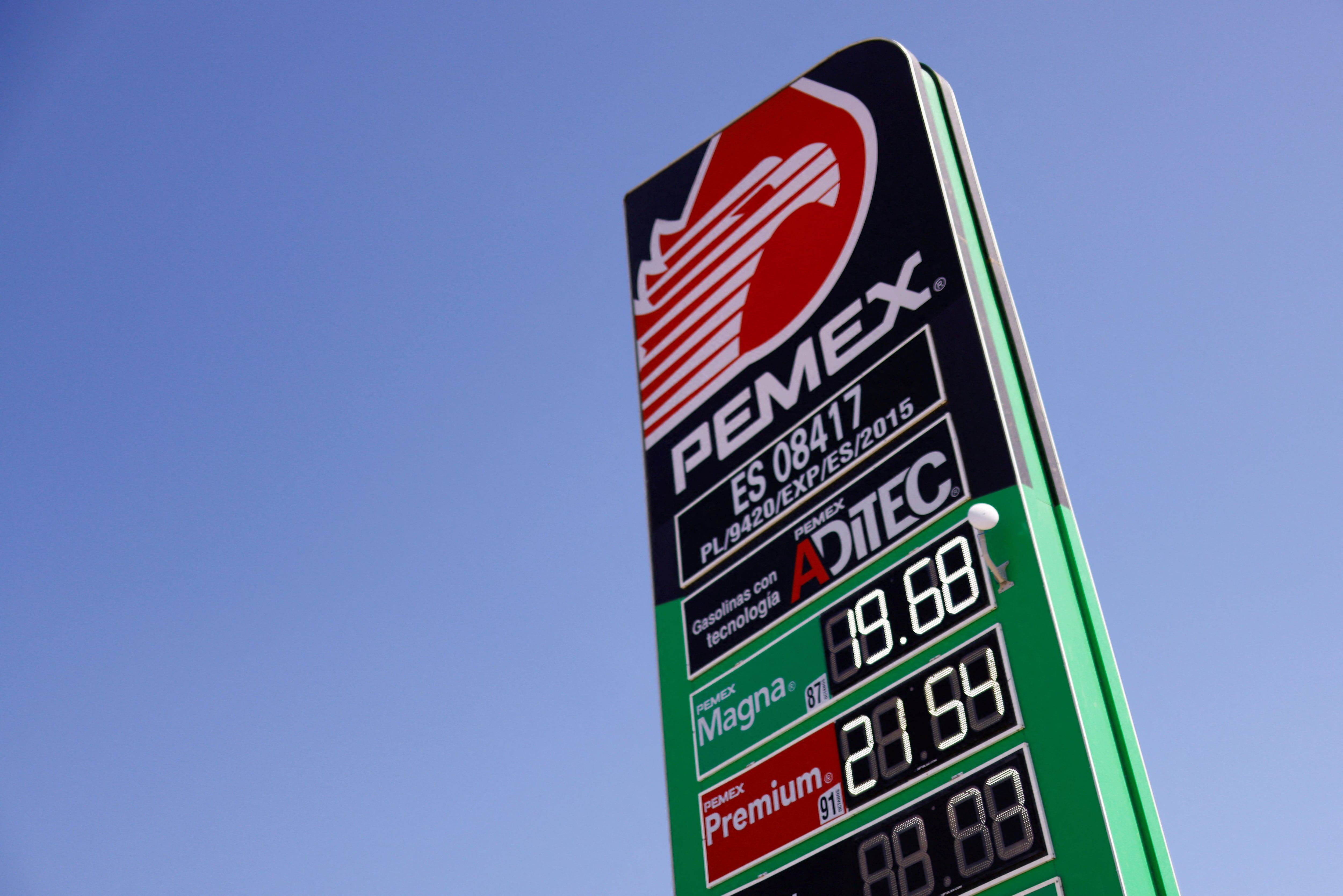 Mantente actualizado sobre los precios de la gasolina. (Reuters)