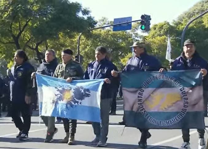 Excombatientes de Malvinas desfile militar 9 de Julio