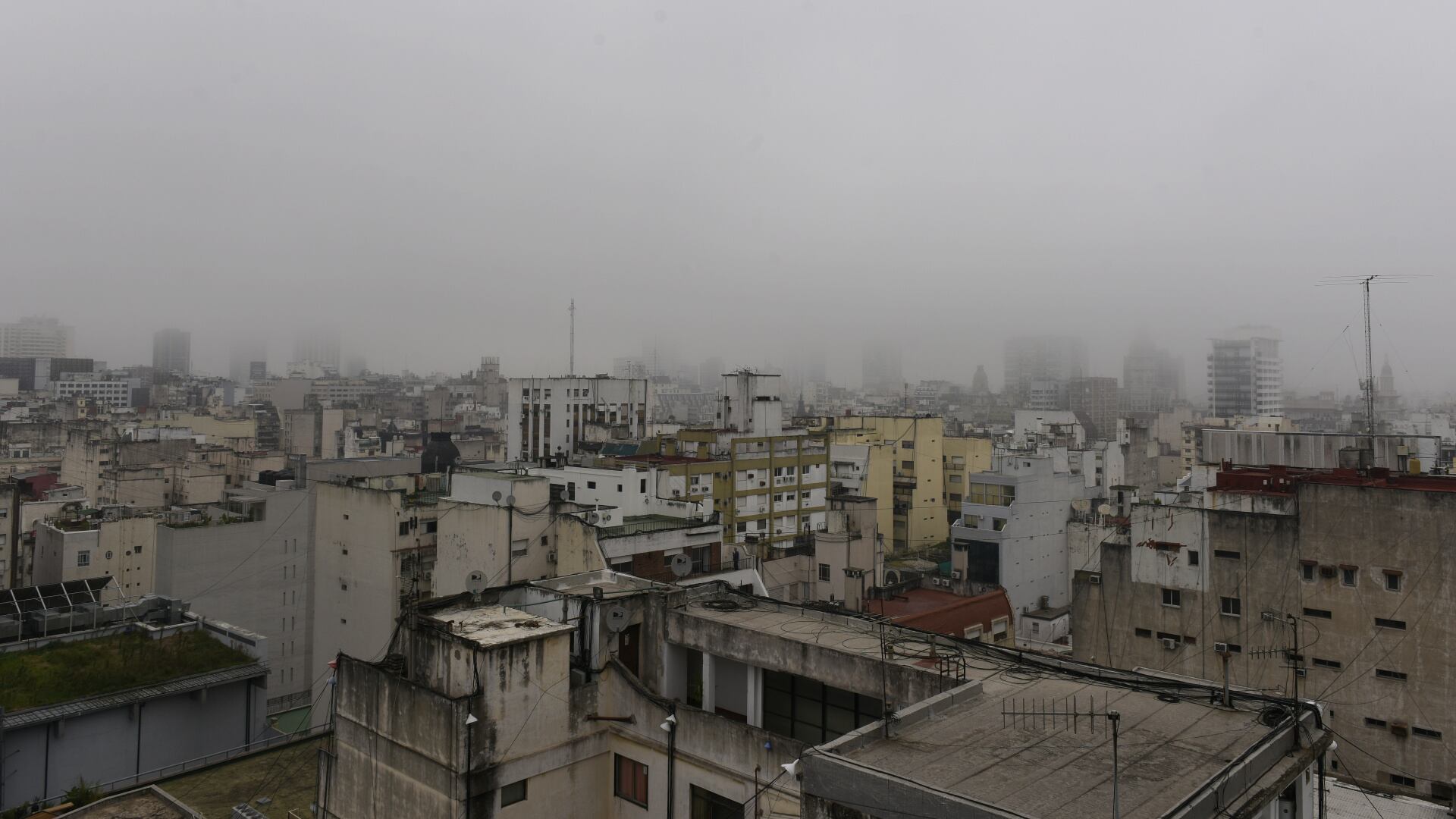 Niebla sobre la ciudad de Buenos Aires