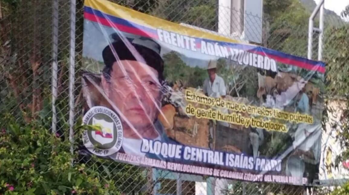 En el oriente del municipio encontraron una pancarta alusiva a las disidencias de las Farc - crédito redes sociales