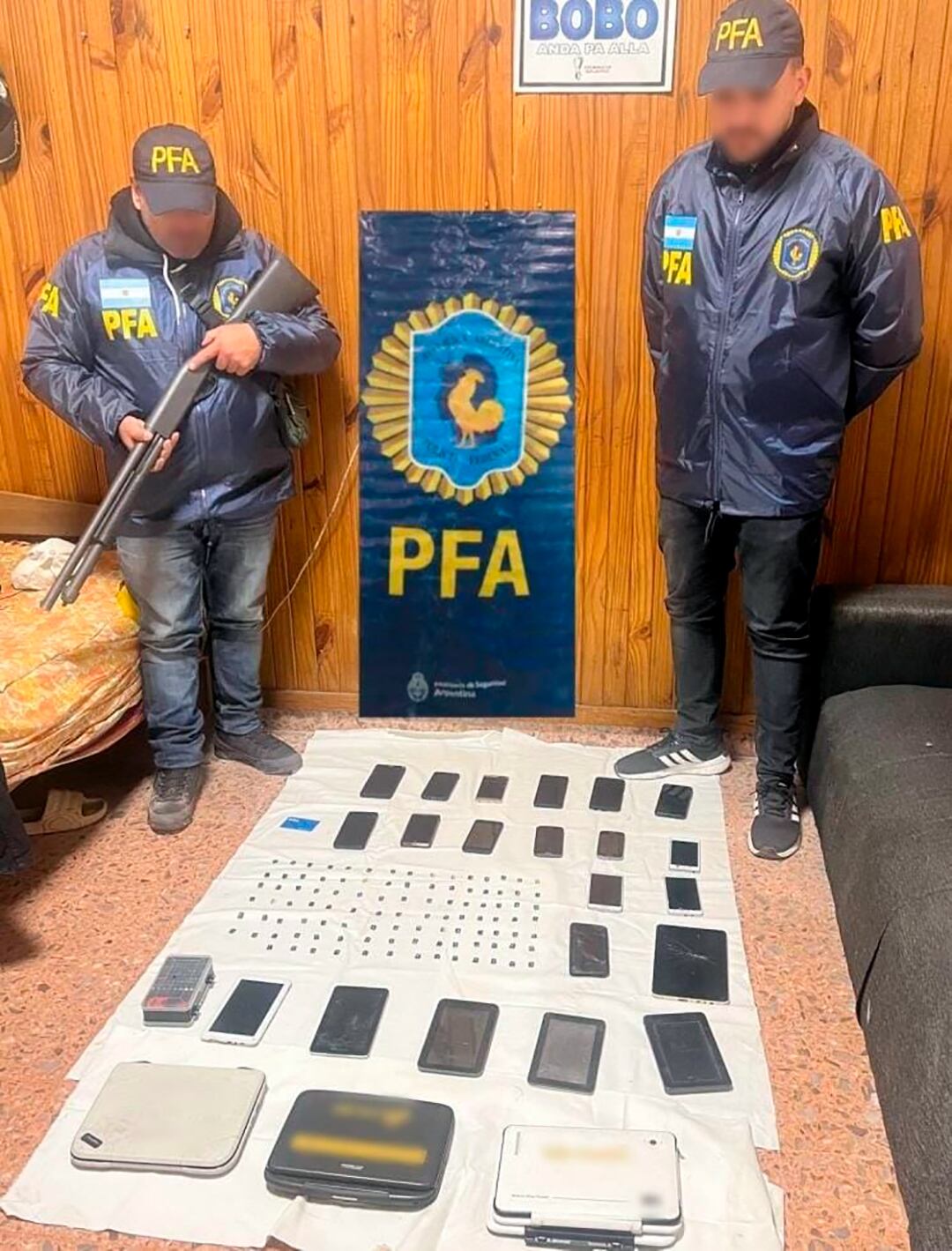 PFA desarticuló una banda que hacía robos piraña en el AMBA y secuestró más de 900 celulares