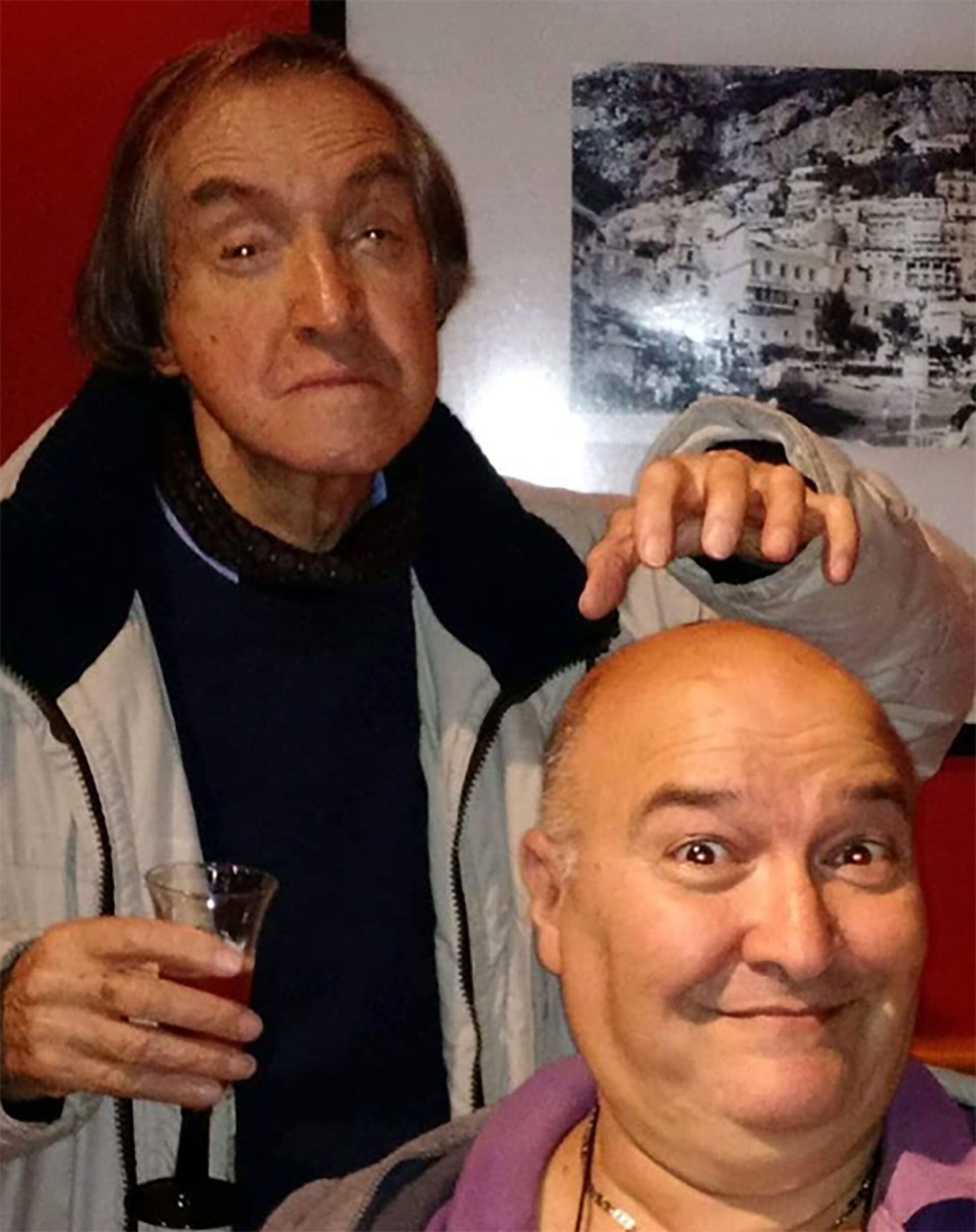 Carlitos Balá y un "Sumbudrule" a Larry de Clay (Foto/Facebook)