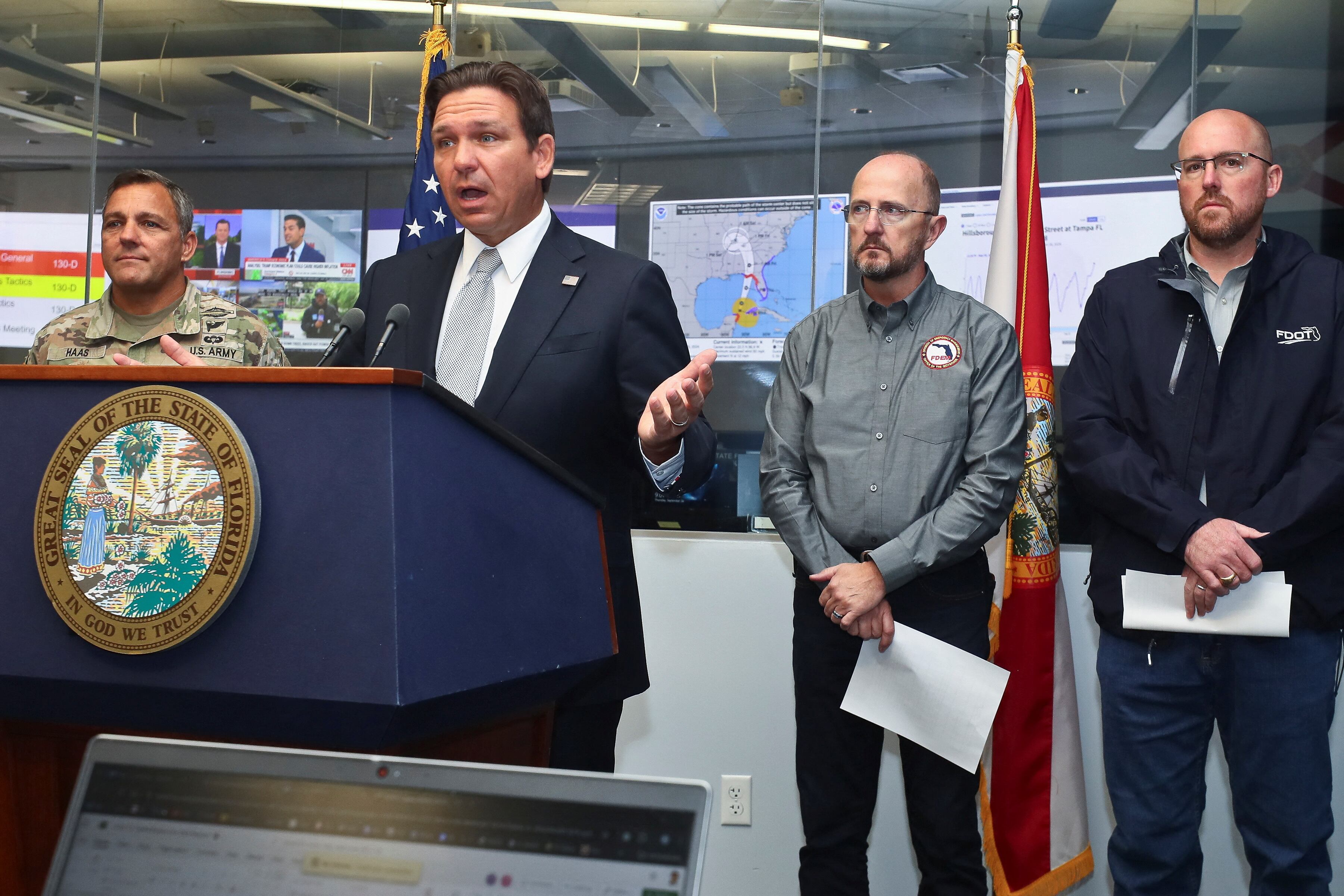 DeSantis resalta incertidumbre en la trayectoria del huracán y anticipa “impactos importantes” en Florida. (REUTERS/Phil Sears)