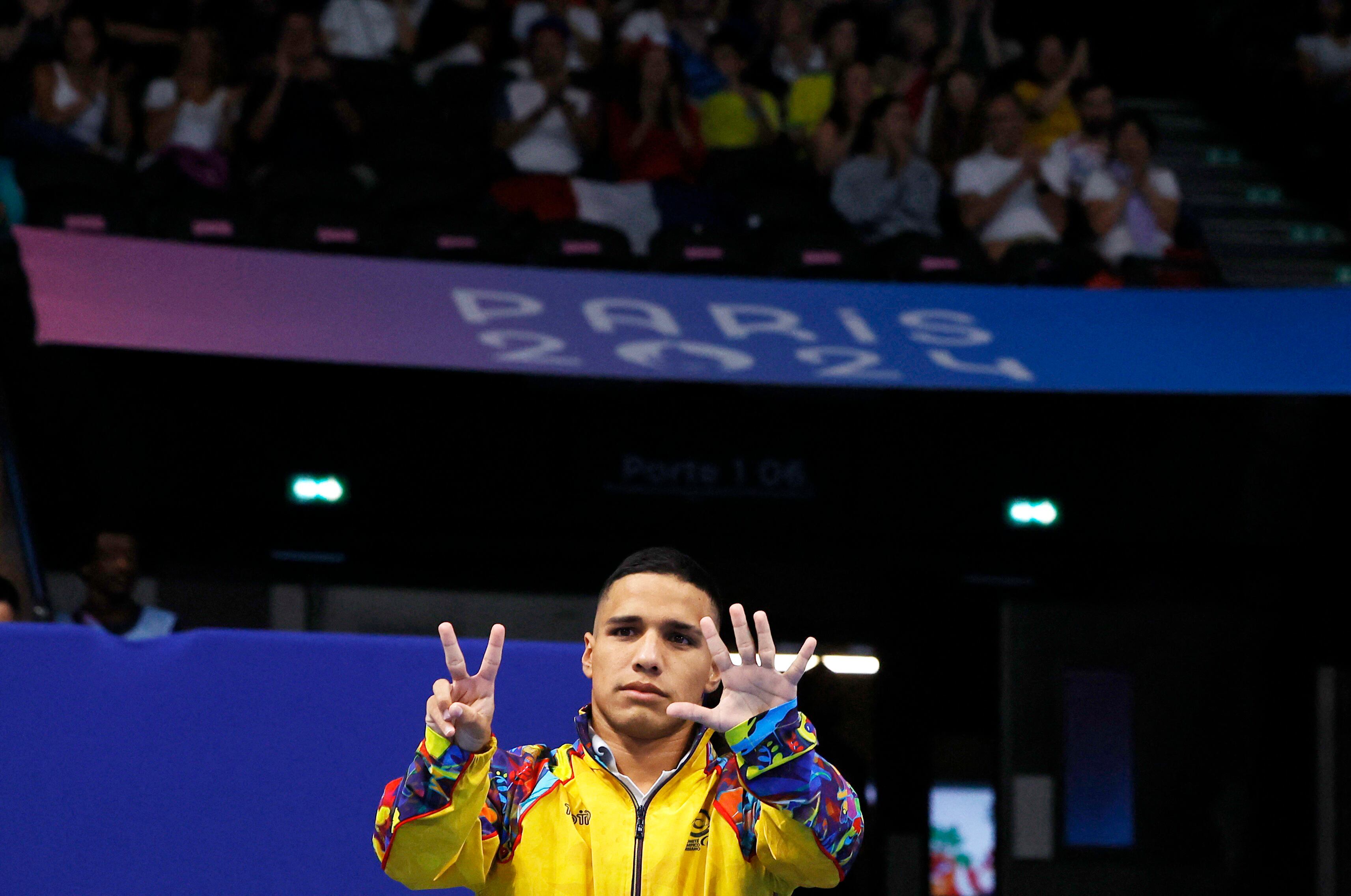 Protesta de Carlos Serrano durante la premiación en los Juegos Paralímpicos París 2024 - crédito REUTERS/Andrew Couldridge