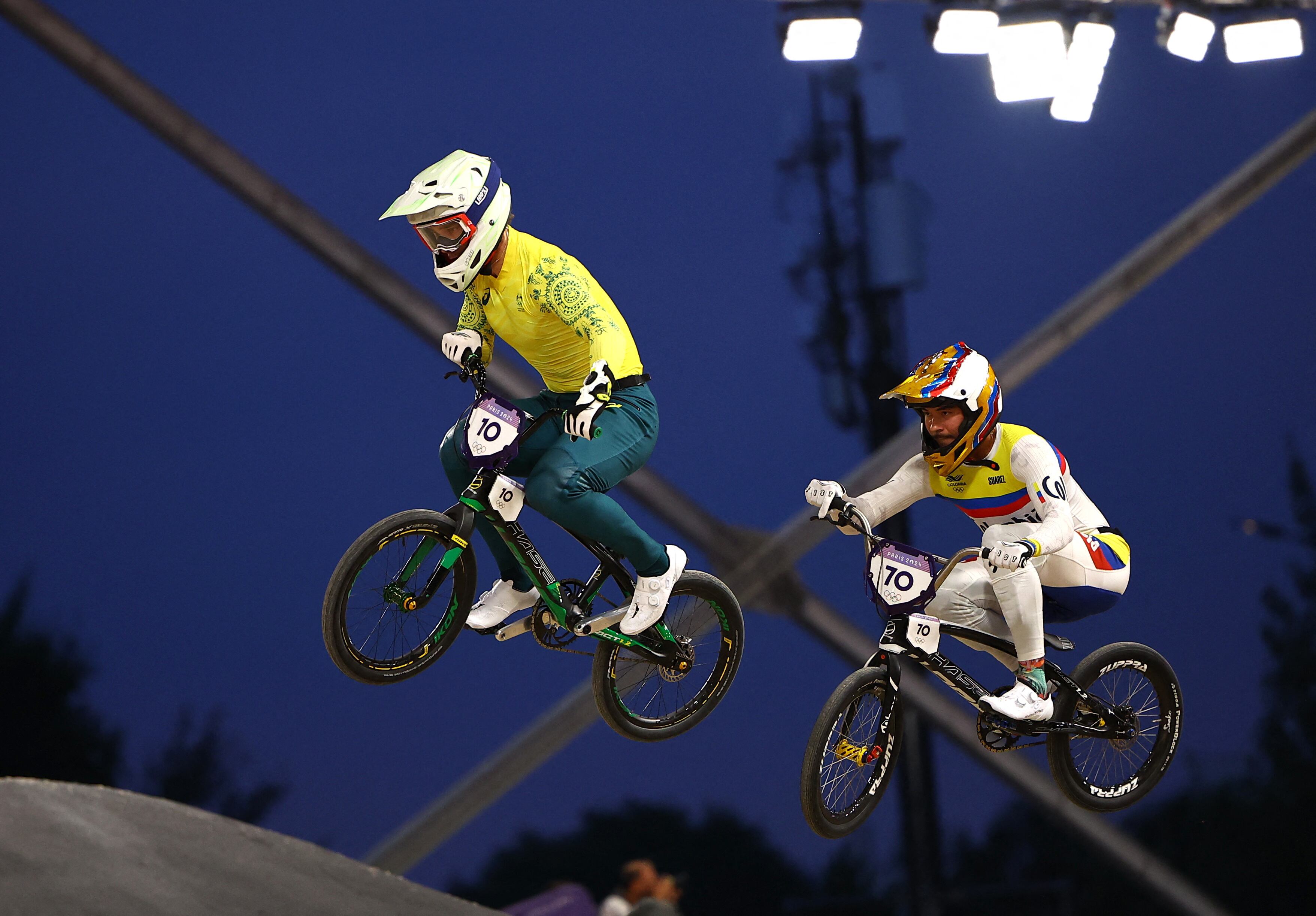 Mateo Carmona en acción en las semifinales del BMX en París 2024 - crédito Agustin Marcarian / REUTERS 