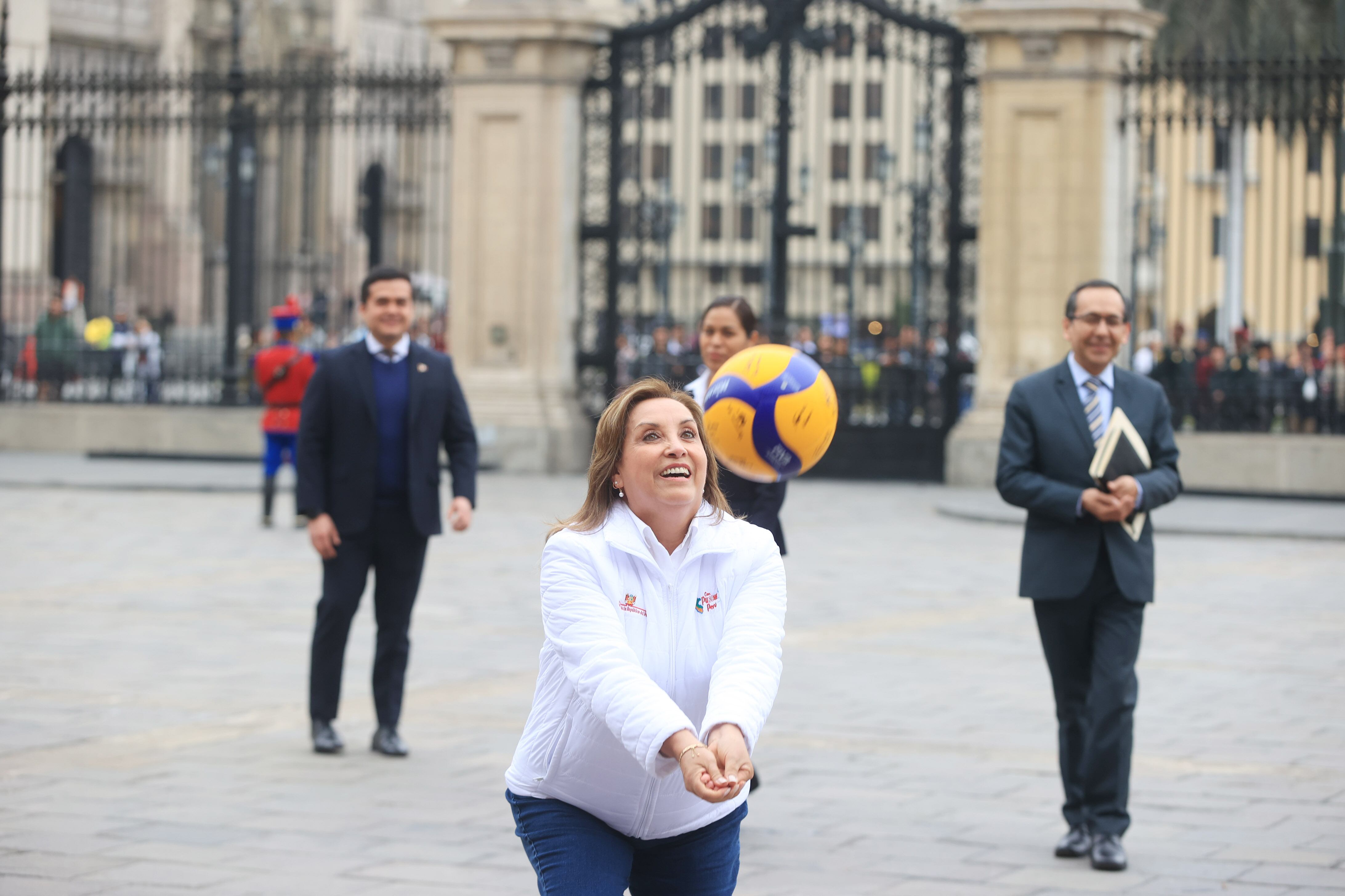 Juego de exhibición con la presidenta Dina Boluarte y la selección femenina sub-17