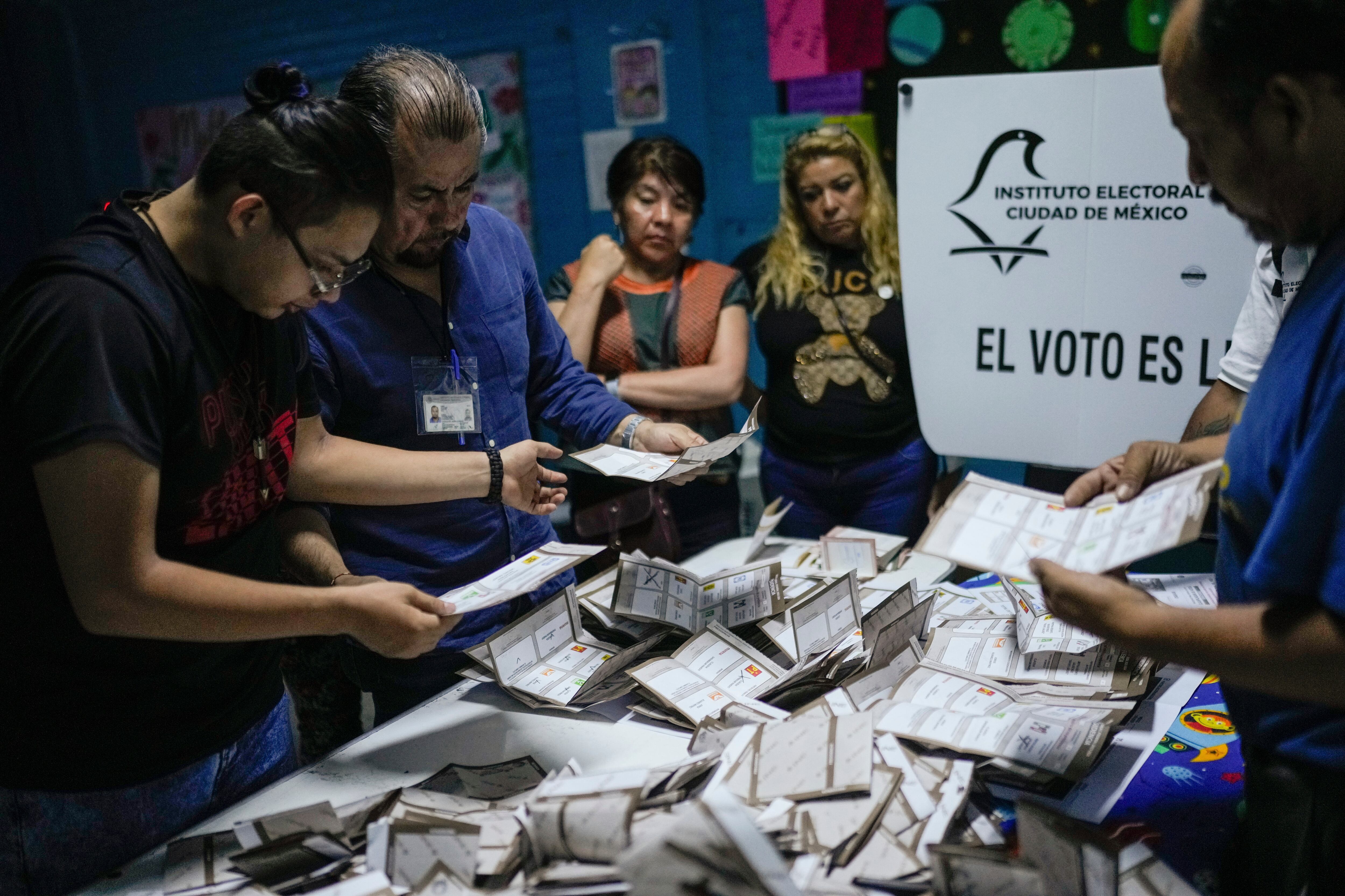 La dirigencia morenista y sus aspirantes quieren que el INE vuelva a contar los votos pues creen que fueron víctimas de fraude electoral. (AP Foto/Matías Delacroix)