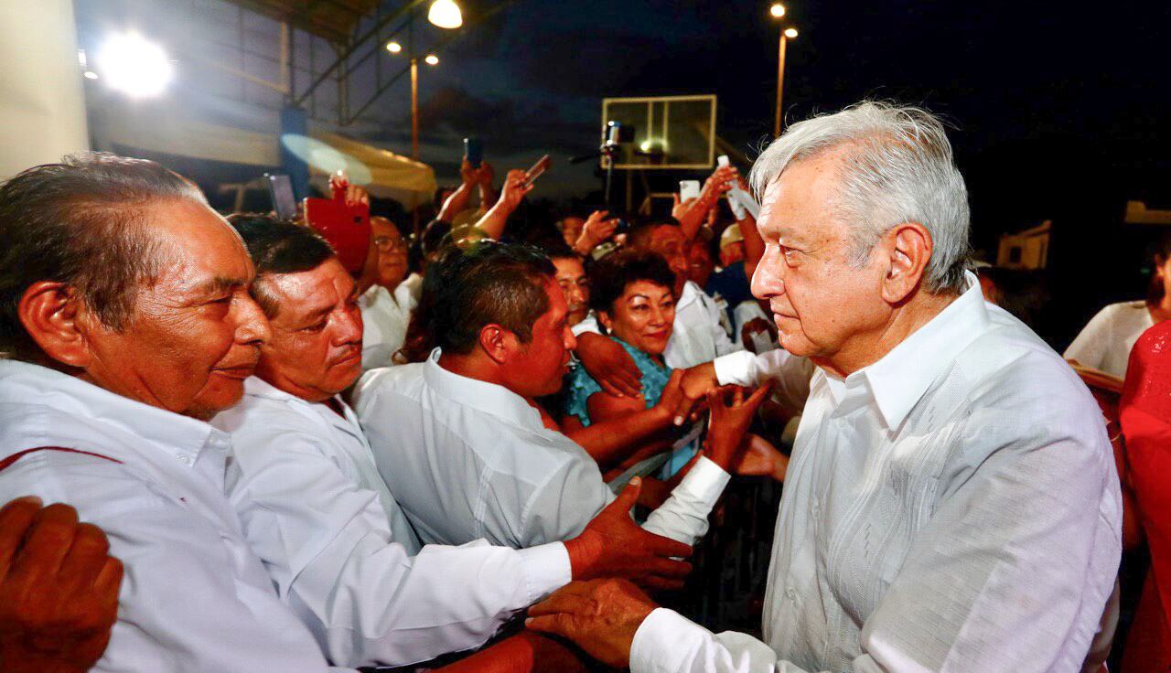 "Primero los pobres" fue uno de los emblemas que marcó la administración de López Obrador
(Foto: Elizabeth Ruiz/Cuartoscuro)