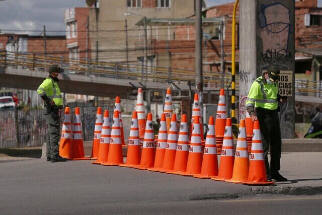 Un agente de policía tiene la potestad de detener a cualquier persona en cualquier momento y lugar - crédito Colprensa