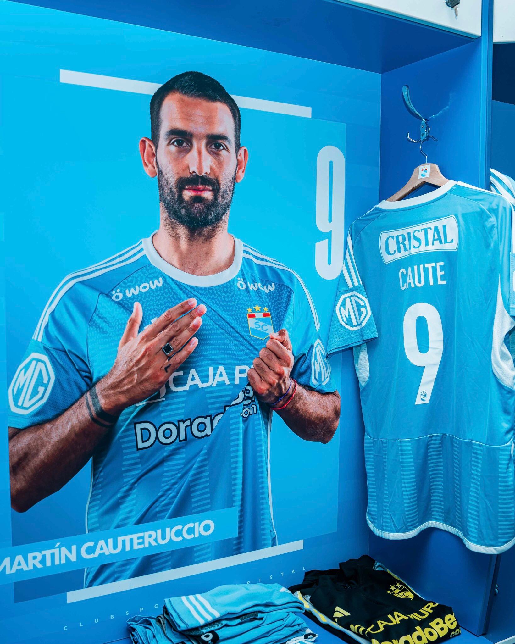 La delegación de Sporting Cristal en el camerino y los jugadores que serán parte del duelo ante Carlos A. Mannnucci. - créditos: Sporting Cristal