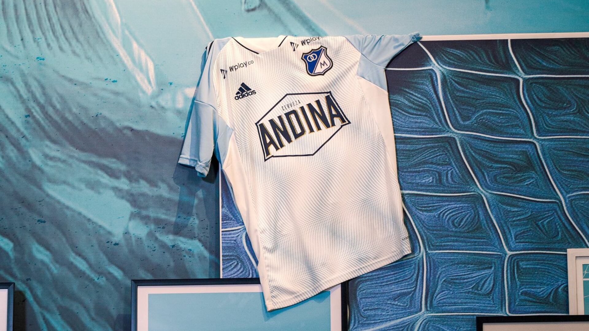 Millonarios FC presentó su nueva camiseta de visitante para lo que resta de temporada. @MillosFCoficial/Twitter.