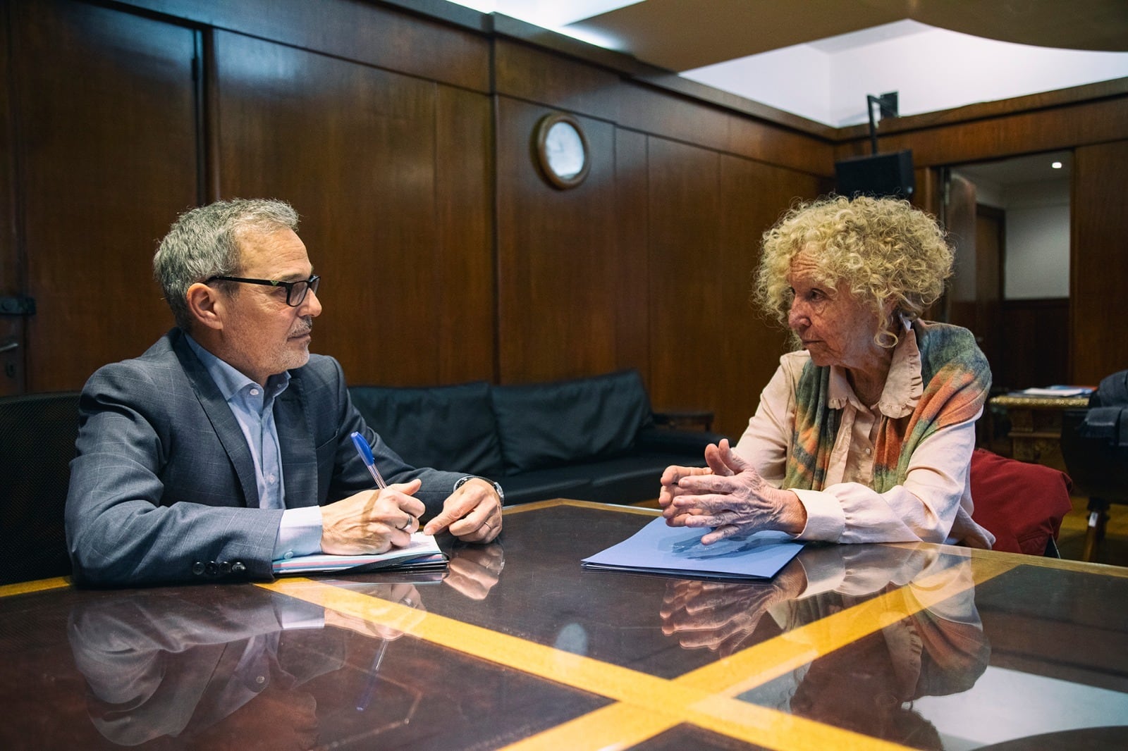 Ministro de Salud Mario Russo y titular de ANMAT Agustina Bisio (argentina.gob.ar)