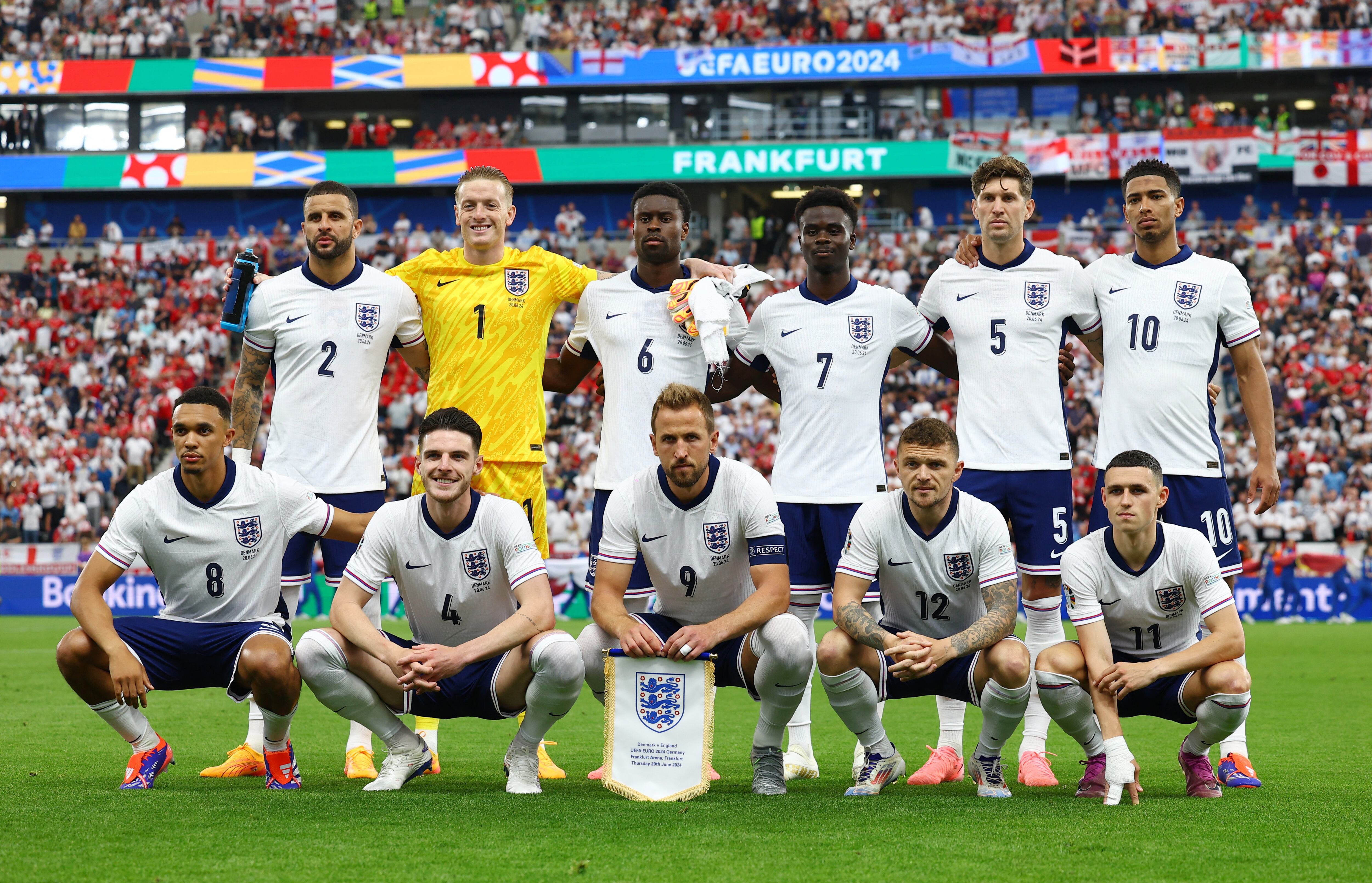 La selección de Inglaterra antes de un partido de la Eurocopa (REUTERS/Lee Smith)