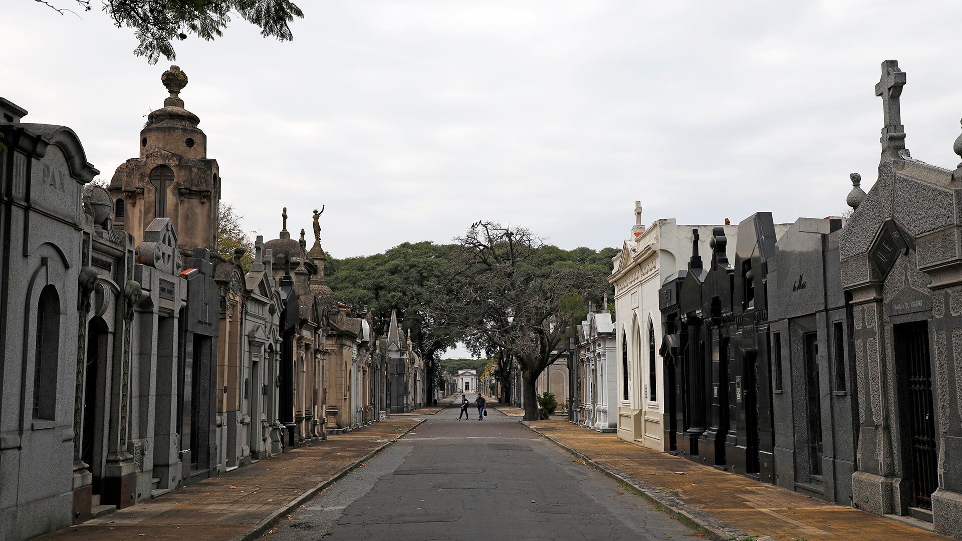 pugliese placa y recinto de las personalidades - cementerio chacarita