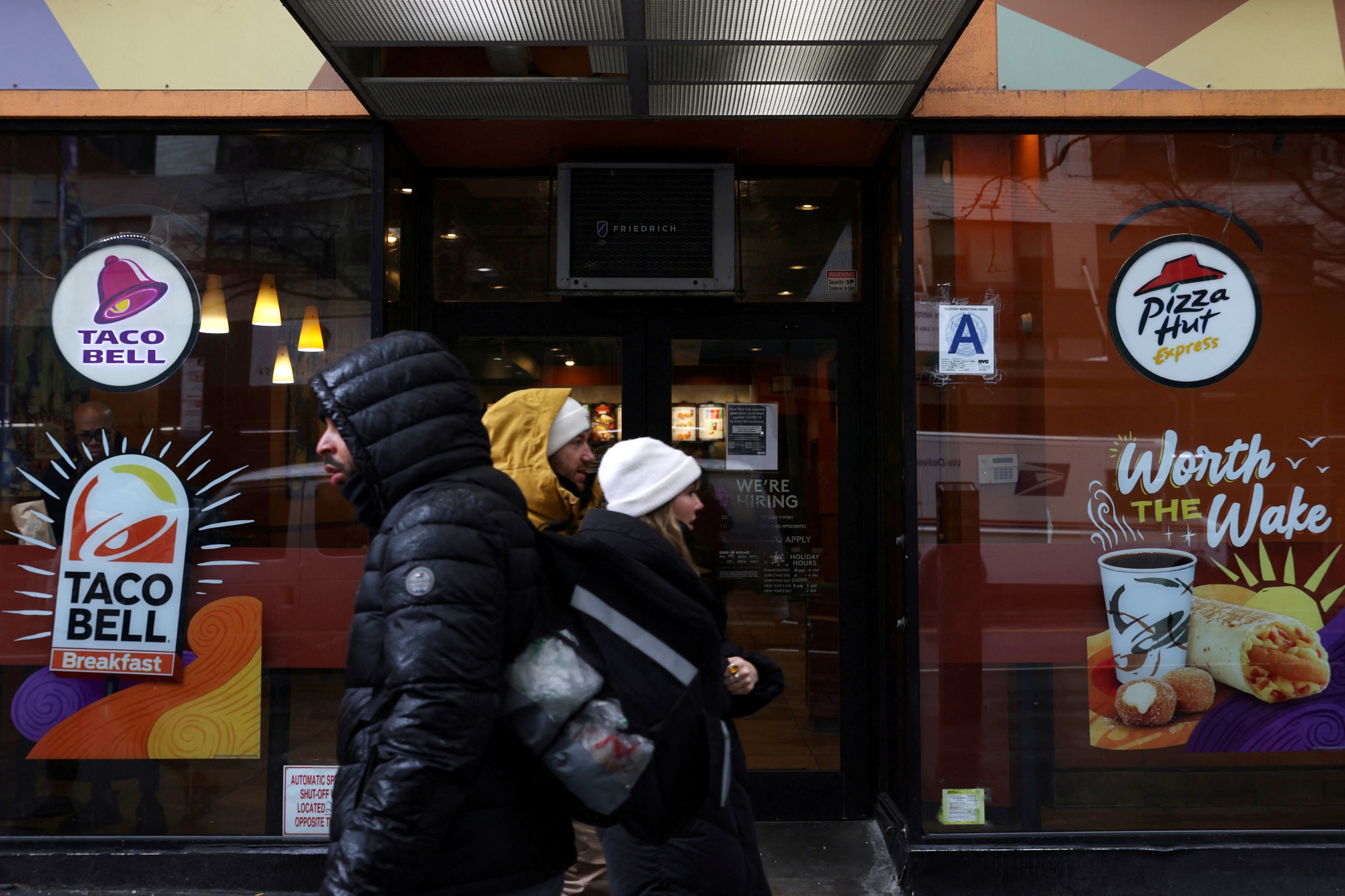 La IA de voz de Taco Bell disminuirá la carga de trabajo de los empleados. (REUTERS/Andrew Kelly)