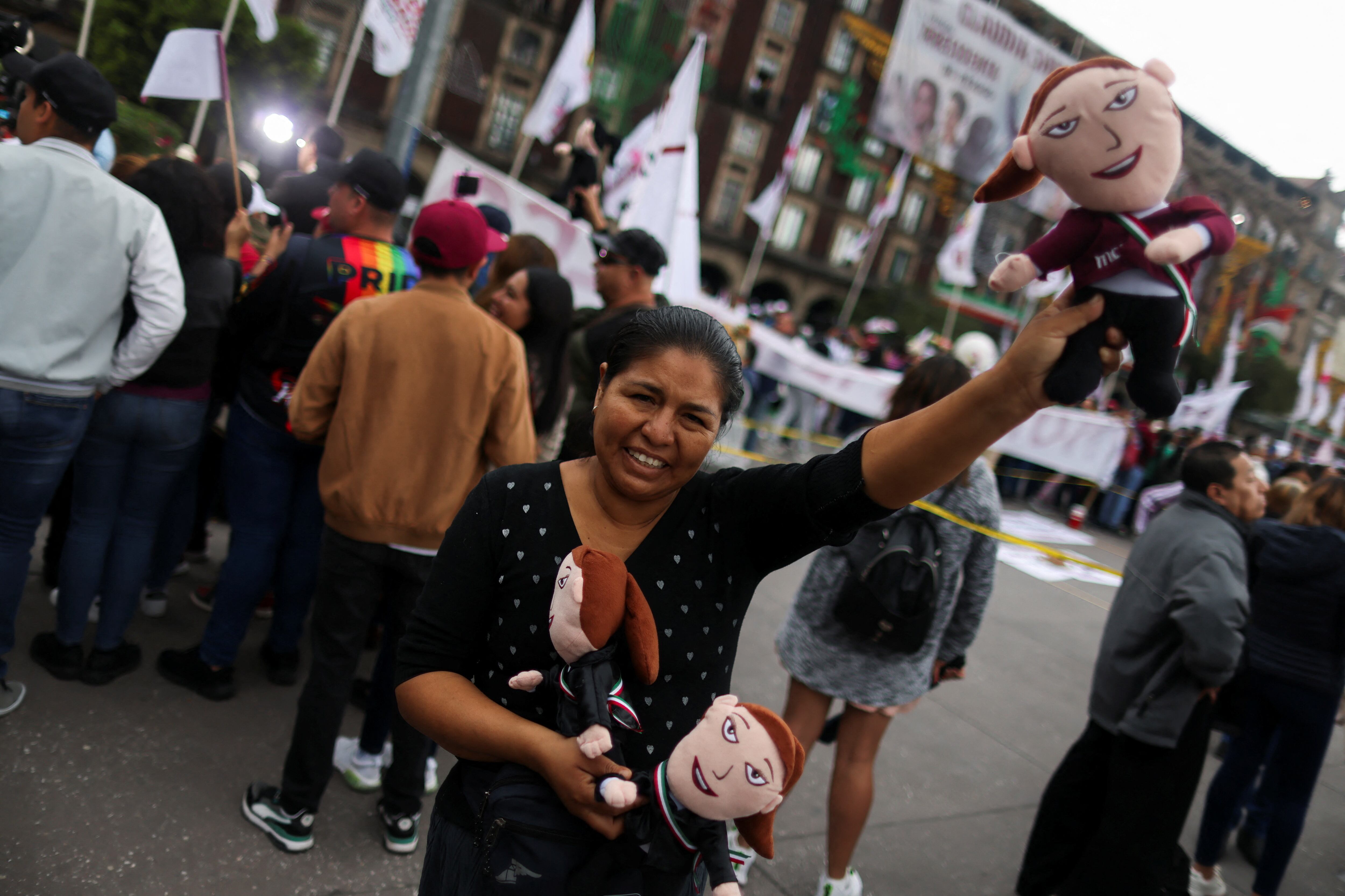 A person holds dolls depicting Mexico's new President Claudia Sheinbaum as supporters gather for a ceremony where Sheinbaum will receive the "baton of command", at Zocalo Square in Mexico City, Mexico October 1, 2024. REUTERS/Gustavo Graf