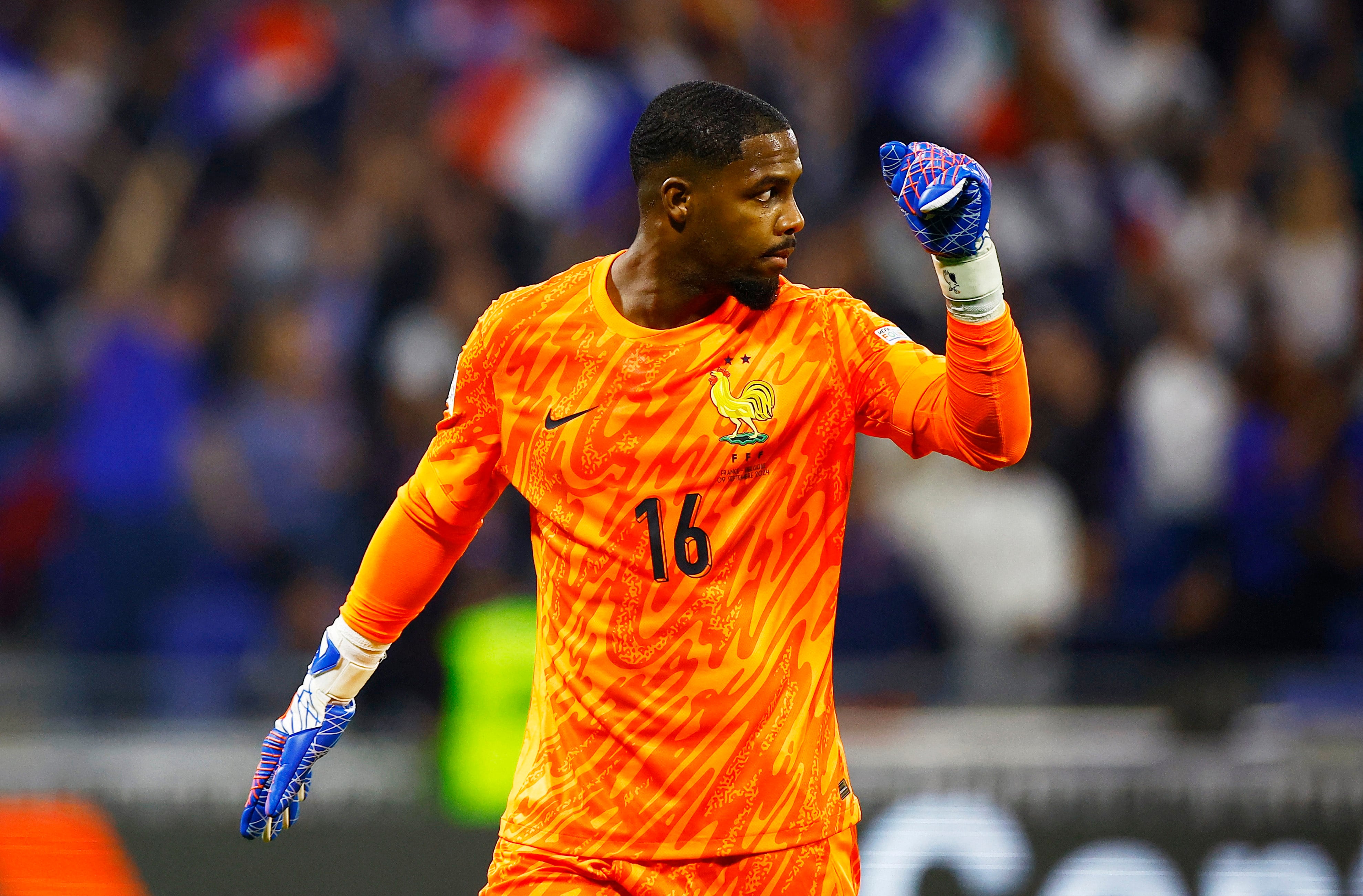 Mike Maignan celebra el gol de Kolo Muani ante Bélgica por la Nations League (REUTERS/Sarah Meyssonnier)