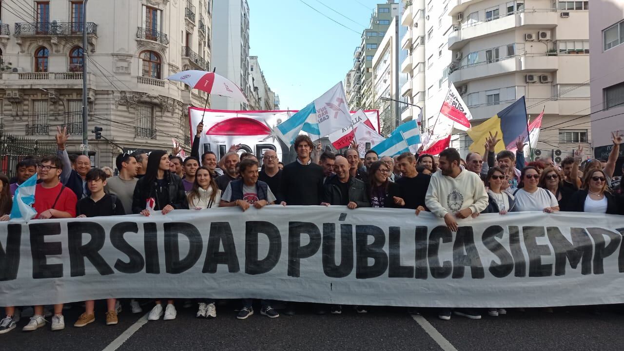 Martín Lousteau encabeza una columna del radicalismo en la Marcha Universitaria