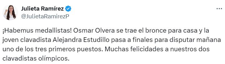 La senadora aprovechó para felicitar a la rama femenil en el mismo deporte.