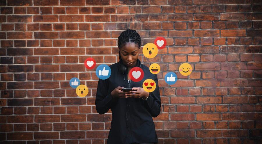 Los emojis han facilitados las comunicaciones en las redes sociales. (Freepik)