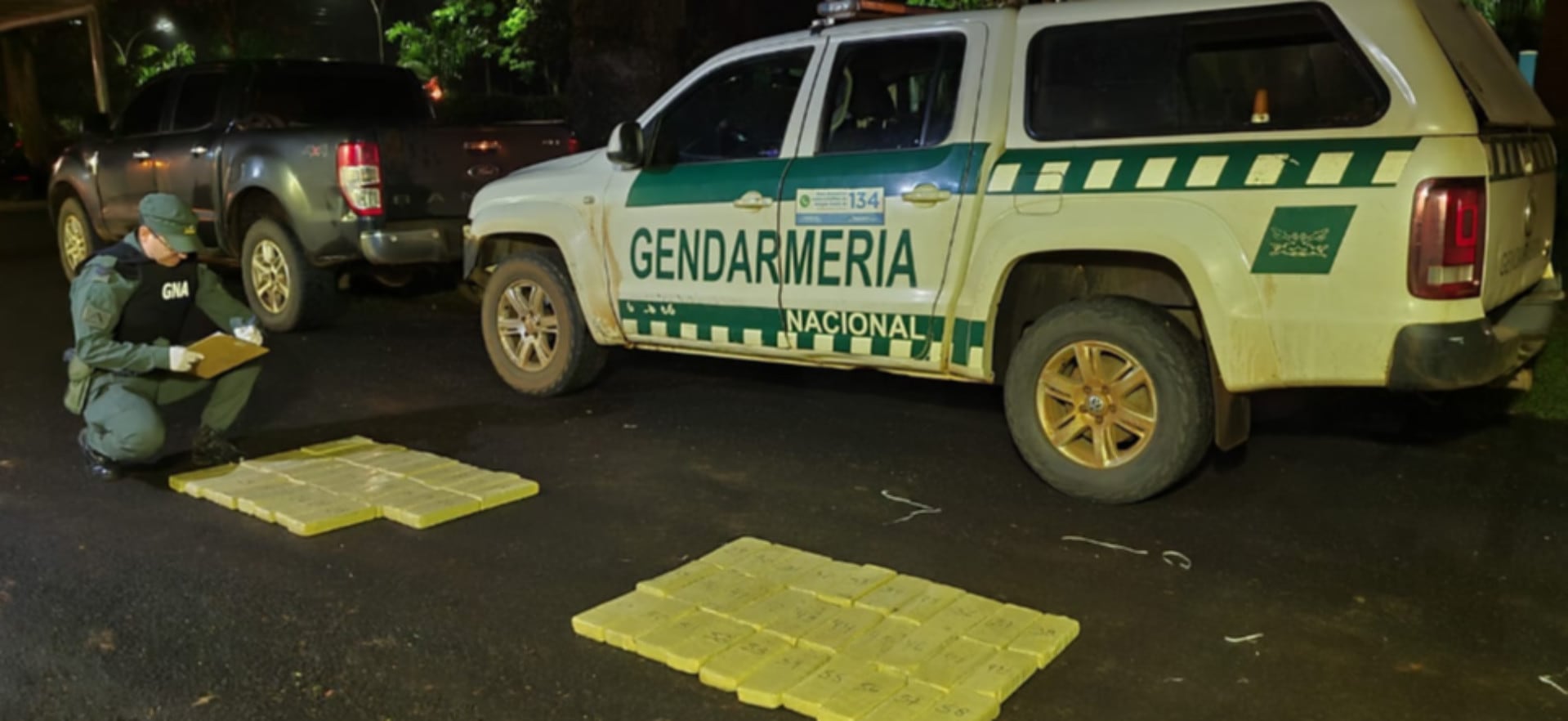Gendarmería secuestró más de 58 kilos de marihuana abandonados por dos personas en su huida en durante un control en Misiones (GNA)