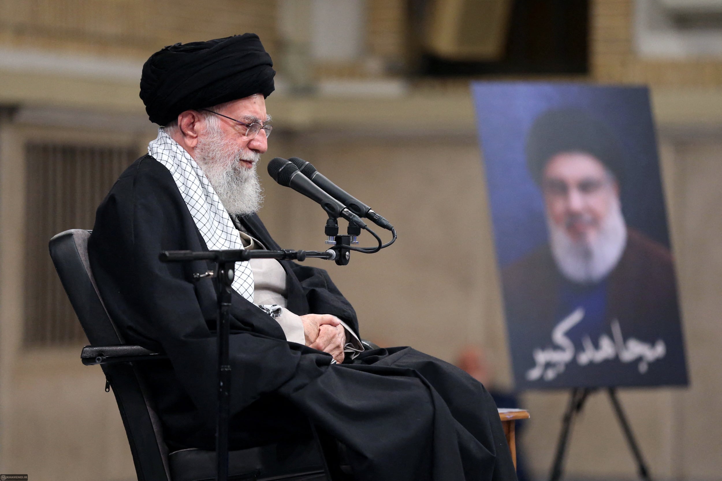 El ayatollah Ali Khamenei habla durante un encuentro con estudiantes en teherán (West Asia News Agency/via REUTERS)