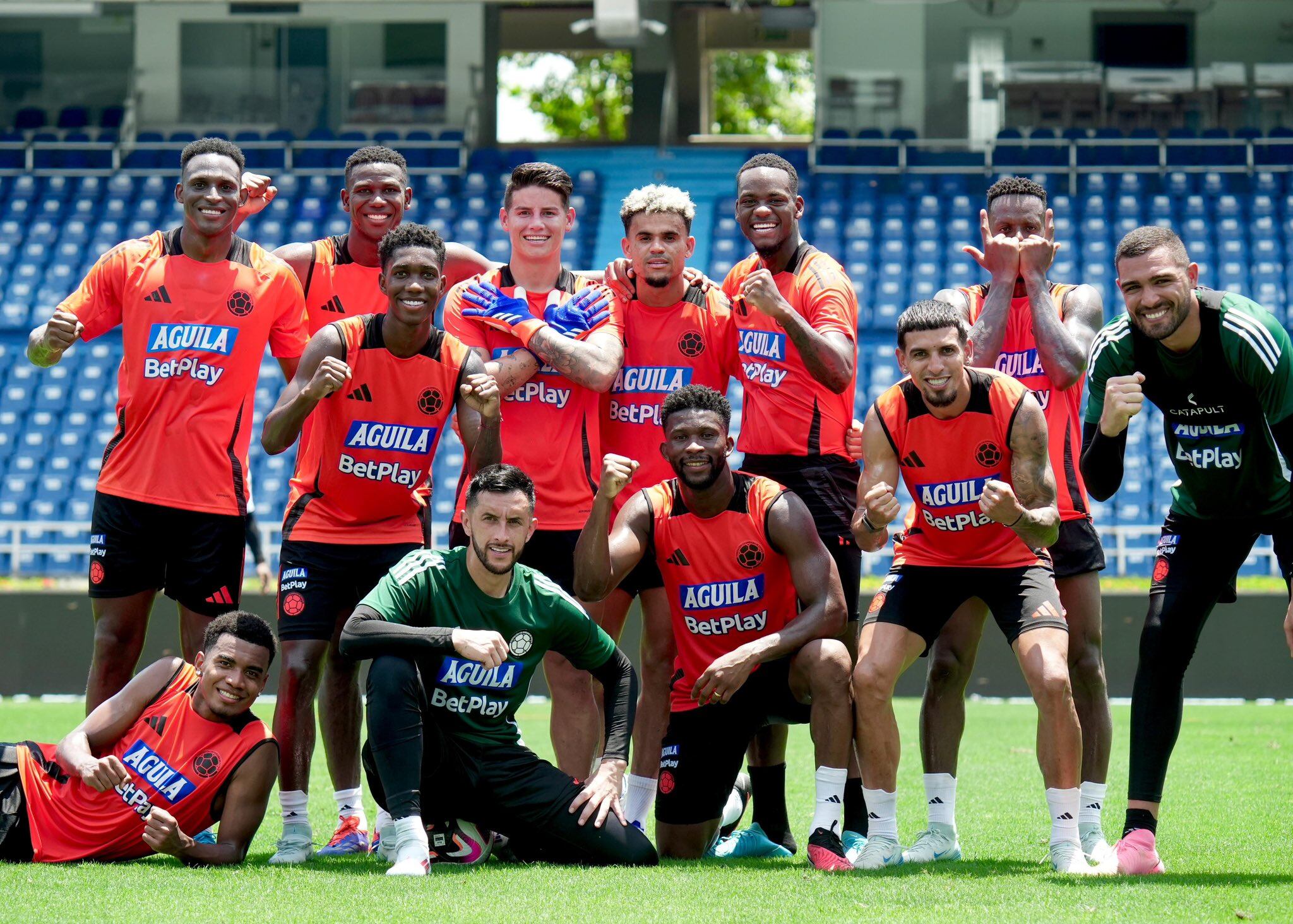 El último entrenamiento de la selección Colombia, donde se hizo una práctica recreativa de fútbol, dejó como ganador al equipo liderado por James Rodríguez desde el arco - crédito Federación Colombiana de Fútbol