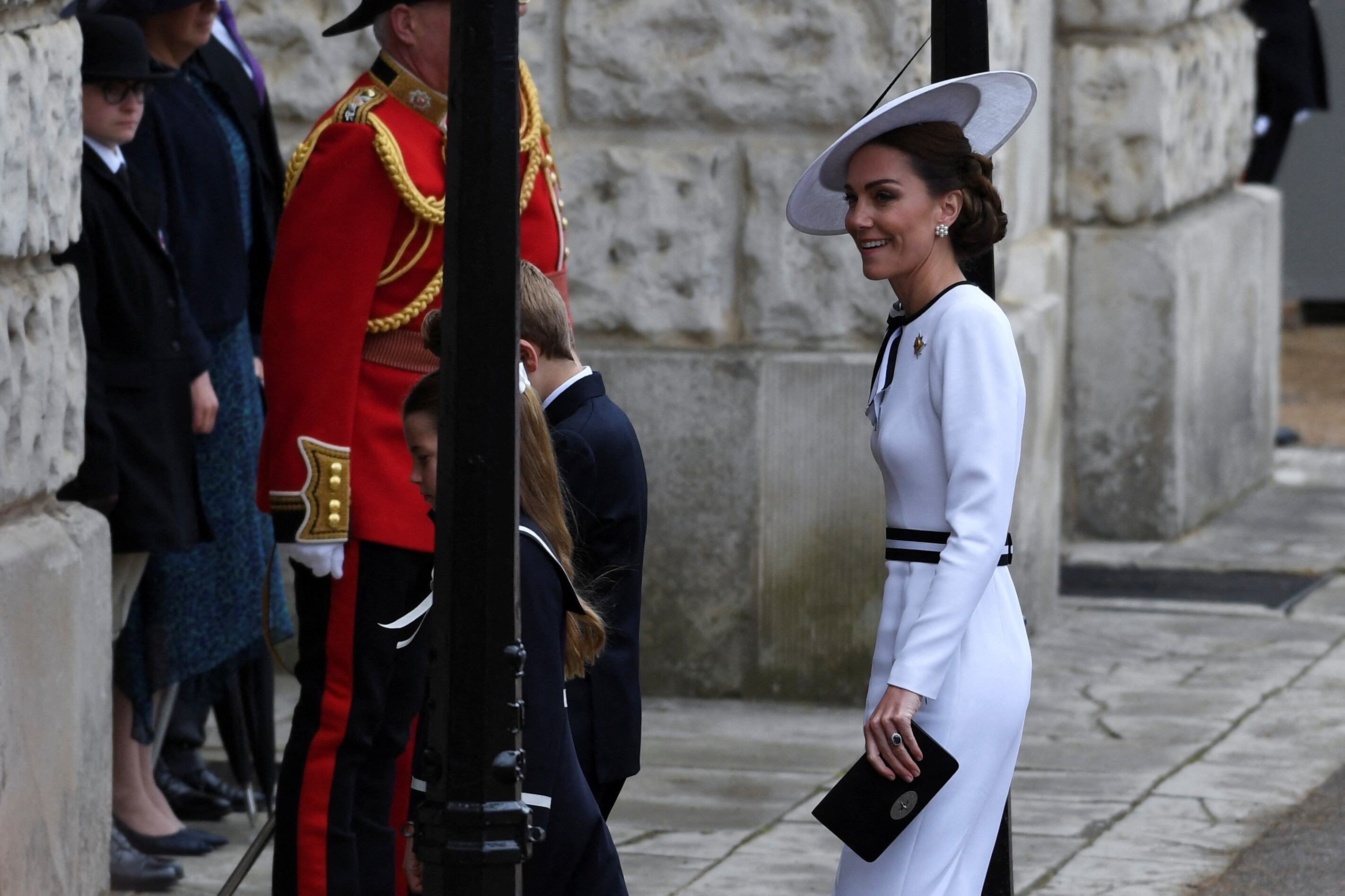 La princesa de Gales, Kate Middleton, a su llegada a Horse Guards Parade para ver el desfile del Trooping the Colour. (REUTERS/Chris J. Ratcliffe)