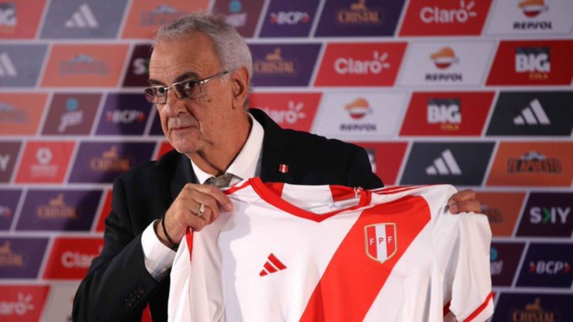 Fossati aceptó dirigir a Perú en reemplazo de Reynoso durante las Eliminatorias 2026. - Crédito: FPF